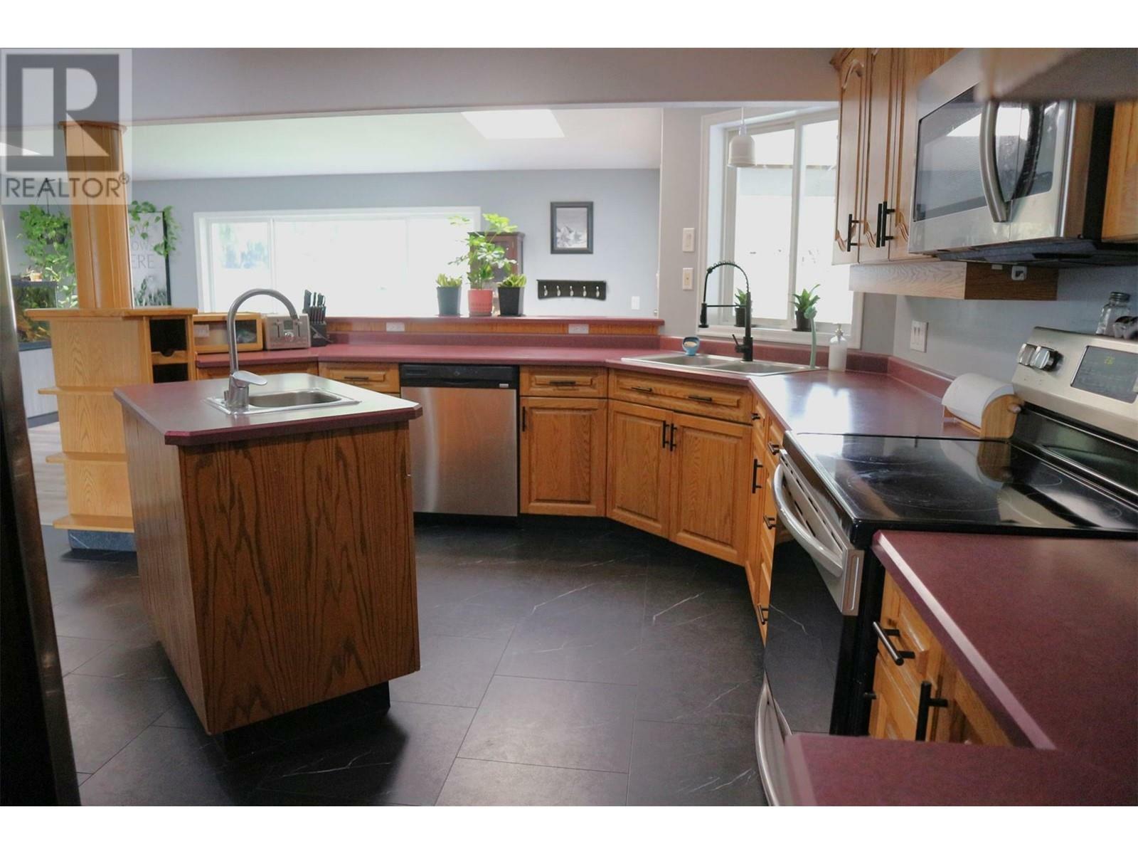 SICAMOUS, British Columbia, V0E 2V1, CA, 5 Bedrooms Bedrooms, ,2 BathroomsBathrooms,Residential,For Sale,1838674
