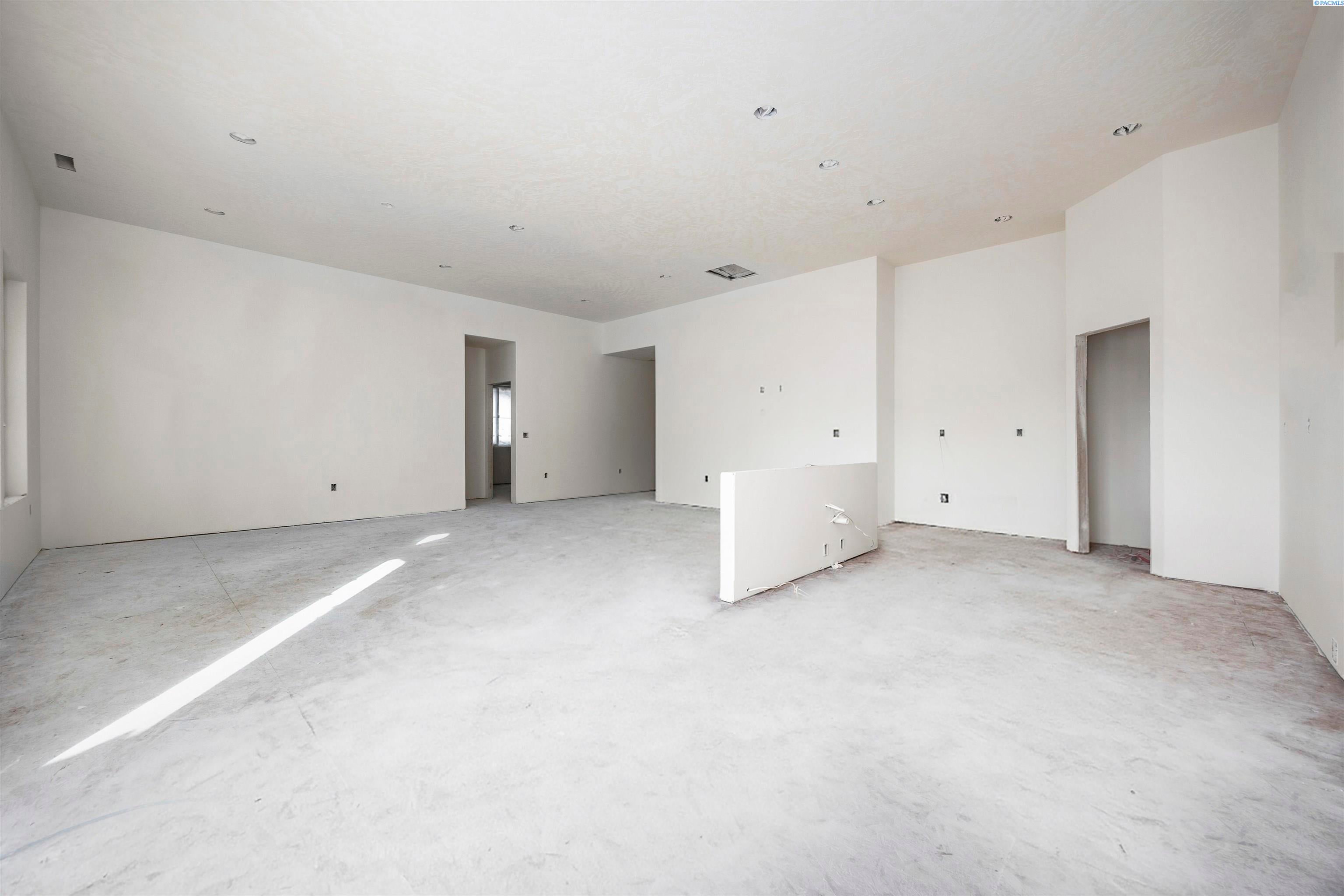 Kennewick, Washington, 99337, United States, 4 Bedrooms Bedrooms, ,1 BathroomBathrooms,Residential,For Sale,1980890