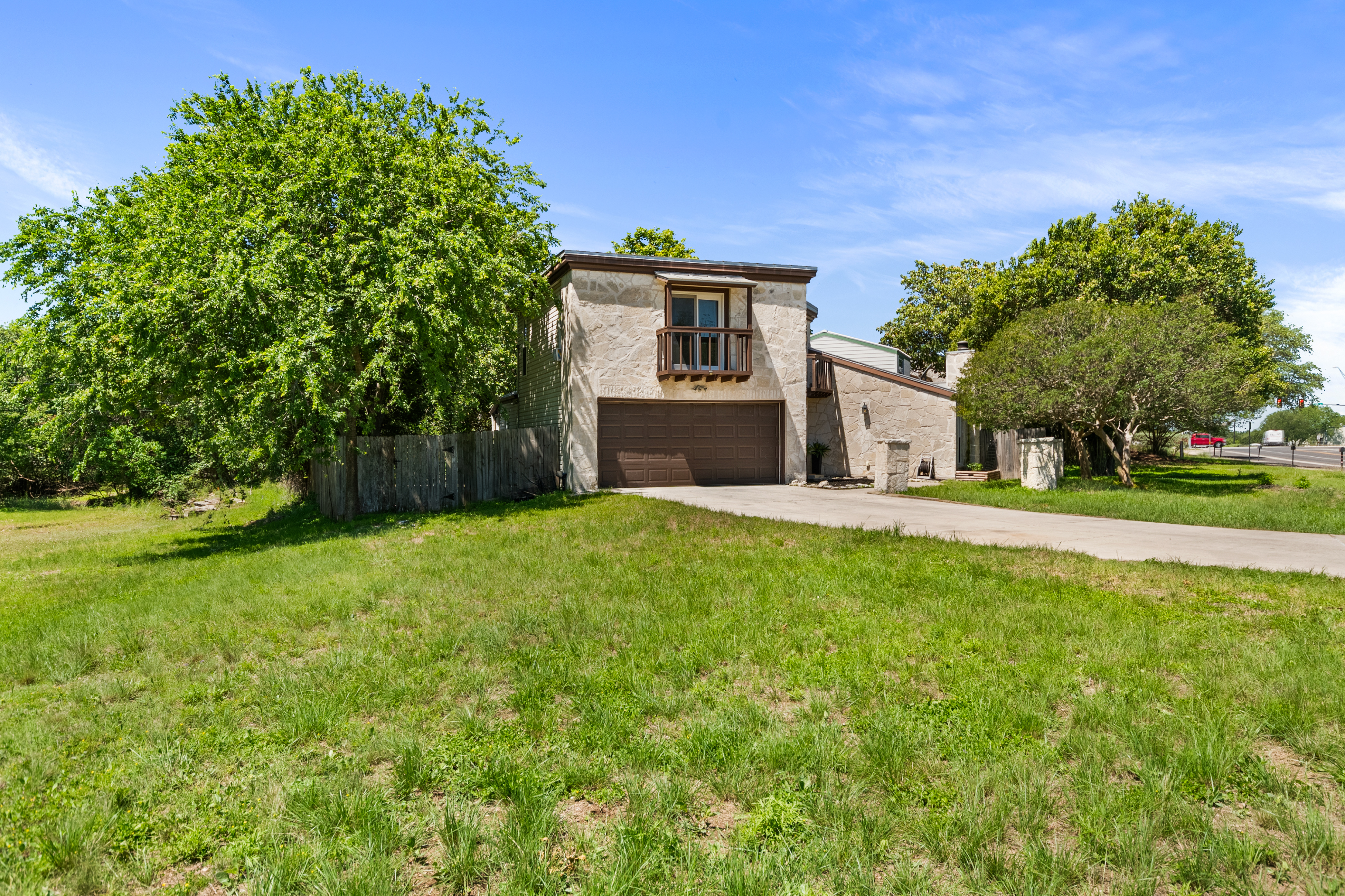  Charming Hill Country Home - 物件實景