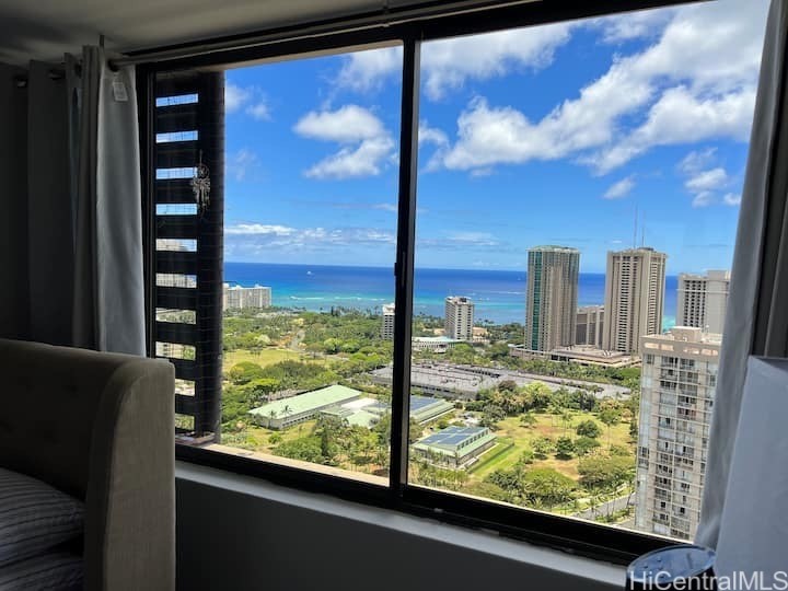 Honolulu, Hawaii, 96815, United States, 1 Bedroom Bedrooms, ,2 BathroomsBathrooms,Residential,For Sale,1901769