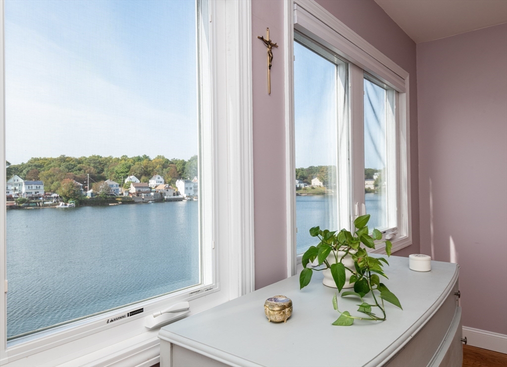 Lynn, Massachusetts, 01904, United States, 2 Bedrooms Bedrooms, ,4 BathroomsBathrooms,Residential,For Sale,1975841