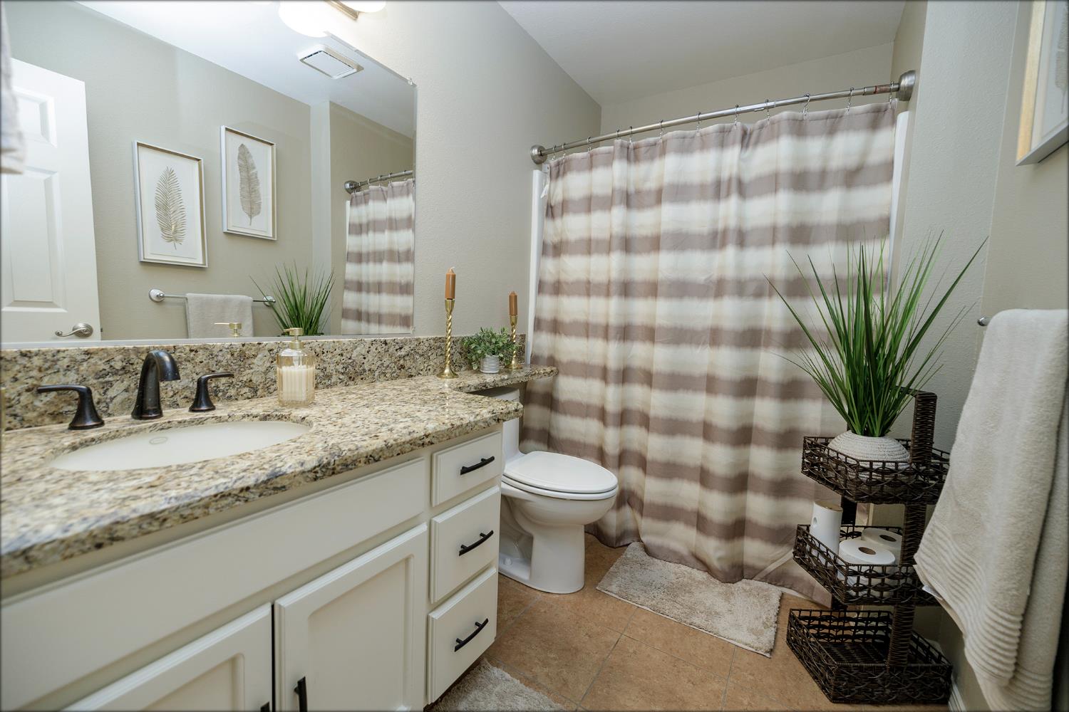 Modesto, California, 95356, United States, 2 Bedrooms Bedrooms, ,2 BathroomsBathrooms,Residential,For Sale,1892896
