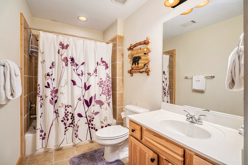 Ellijay, Georgia, 30540, United States, 4 Bedrooms Bedrooms, ,4 BathroomsBathrooms,Residential,For Sale,1858998