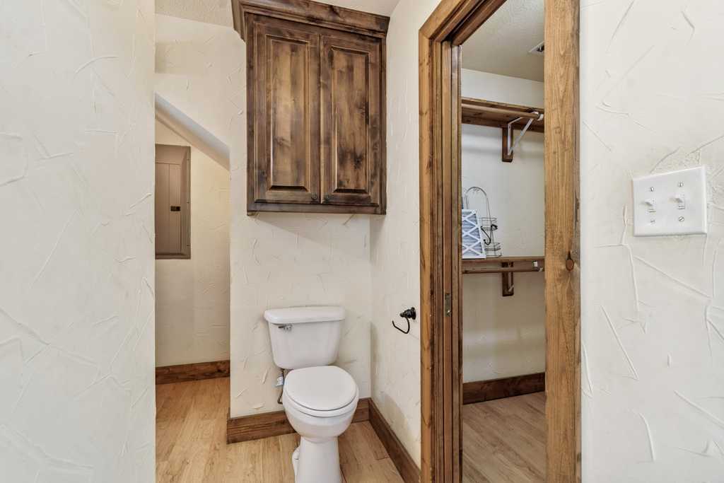 Mabank, Texas, 75147, United States, 2 Bedrooms Bedrooms, ,3 BathroomsBathrooms,Residential,For Sale,1989004