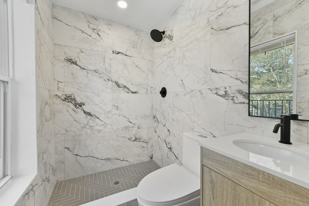 Boston, Massachusetts, 02128, United States, 2 Bedrooms Bedrooms, ,2 BathroomsBathrooms,Residential,For Sale,1872160
