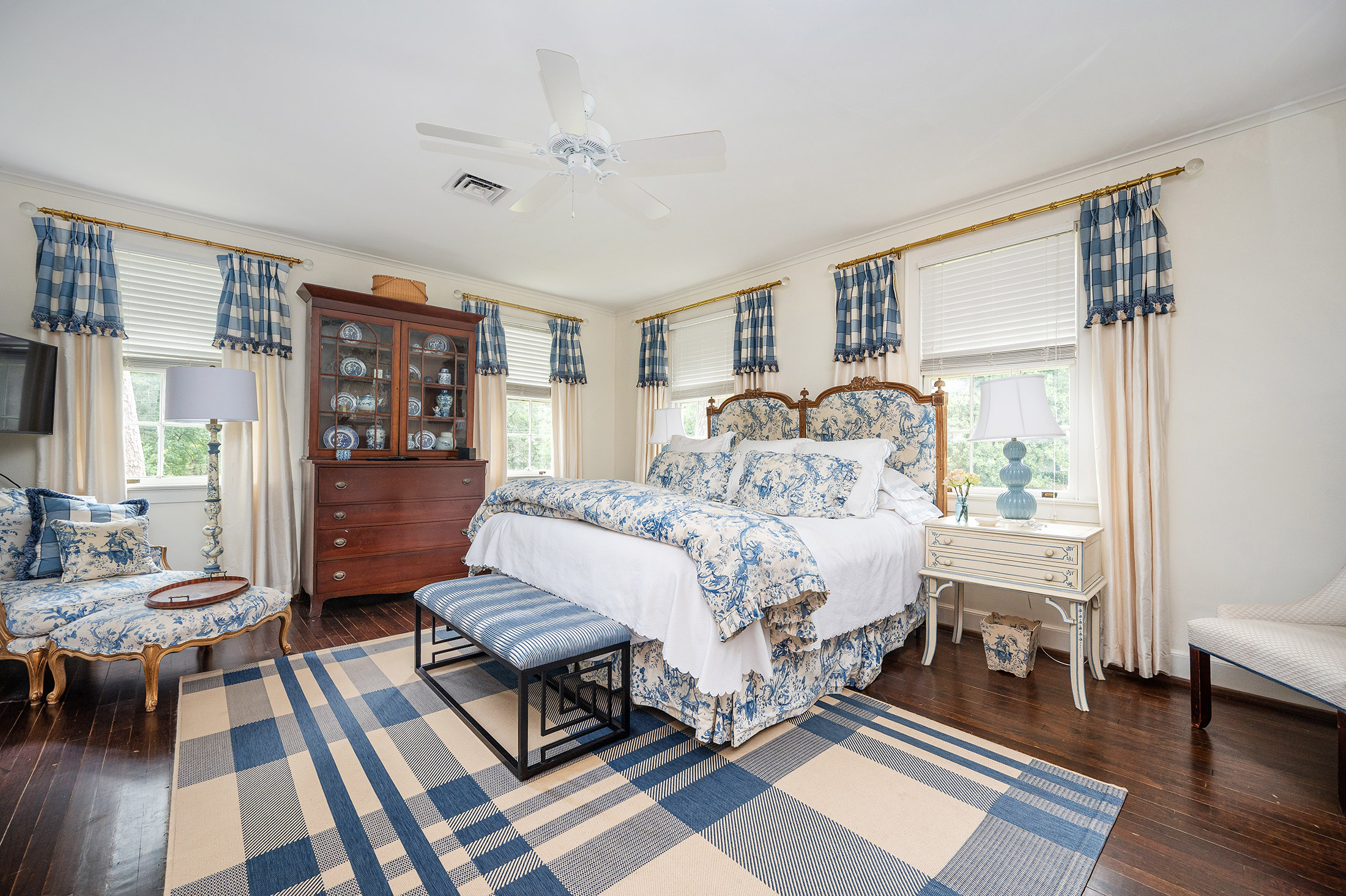  Charming Colonial Revival in the Heart of Historic Shirley Hills - 物件實景