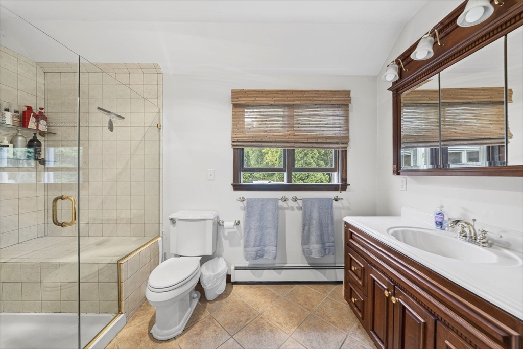 Groveland, Massachusetts, 01834, United States, 4 Bedrooms Bedrooms, ,4 BathroomsBathrooms,Residential,For Sale,2048598