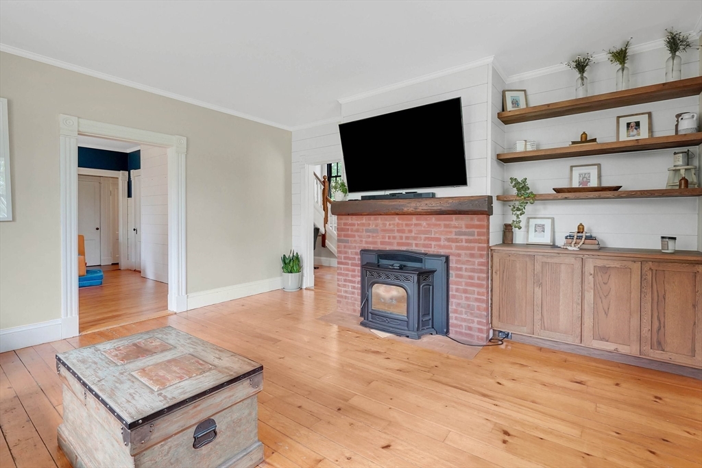 Longmeadow, Massachusetts, 01106, United States, 5 Bedrooms Bedrooms, ,2 BathroomsBathrooms,Residential,For Sale,1819173