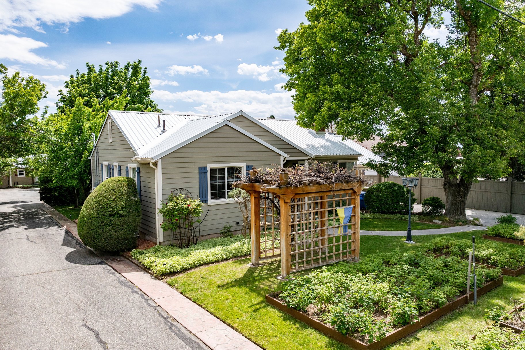  Multifamily Homestead in the Heart of Holladay - 物件實景
