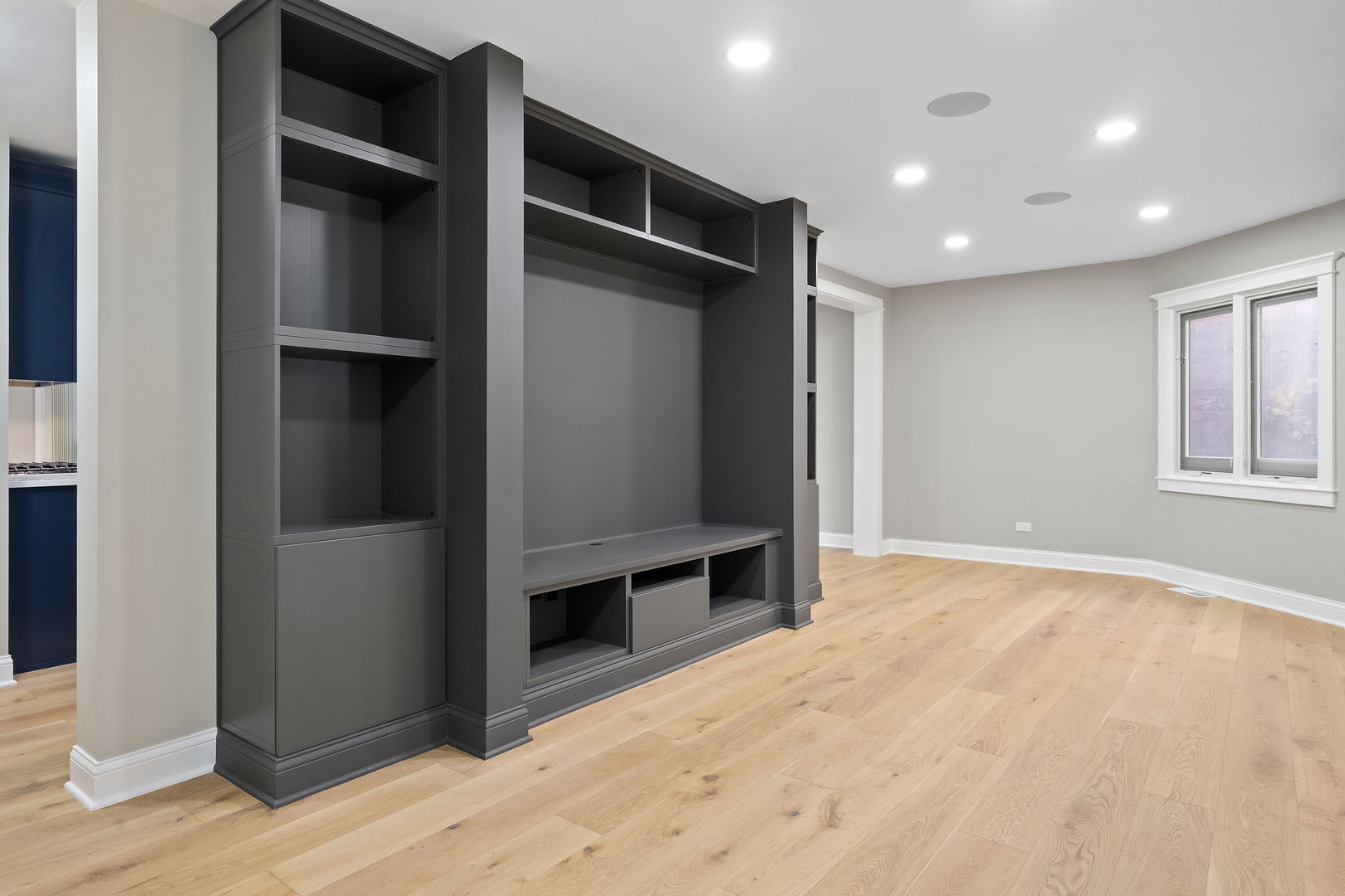 Chicago, Illinois, 60614, United States, 3 Bedrooms Bedrooms, ,2 BathroomsBathrooms,Residential,For Sale,1988953