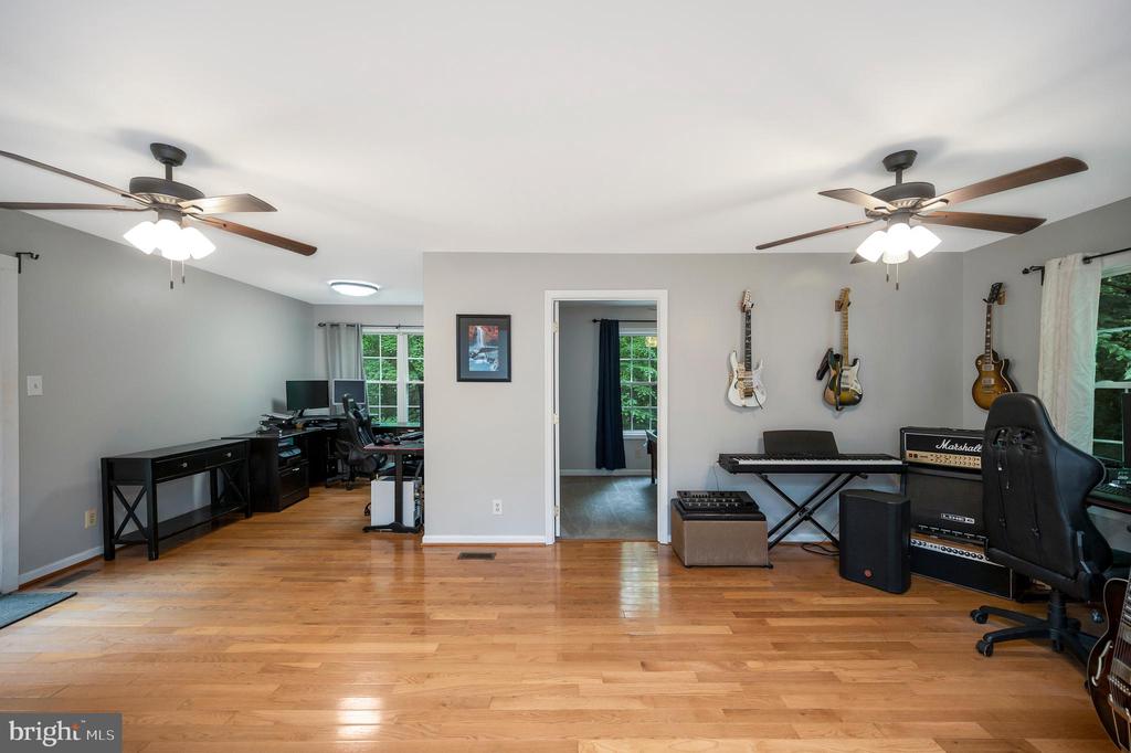 Fredericksburg, Virginia, 22406, United States, 3 Bedrooms Bedrooms, ,2 BathroomsBathrooms,Residential,For Sale,2049336