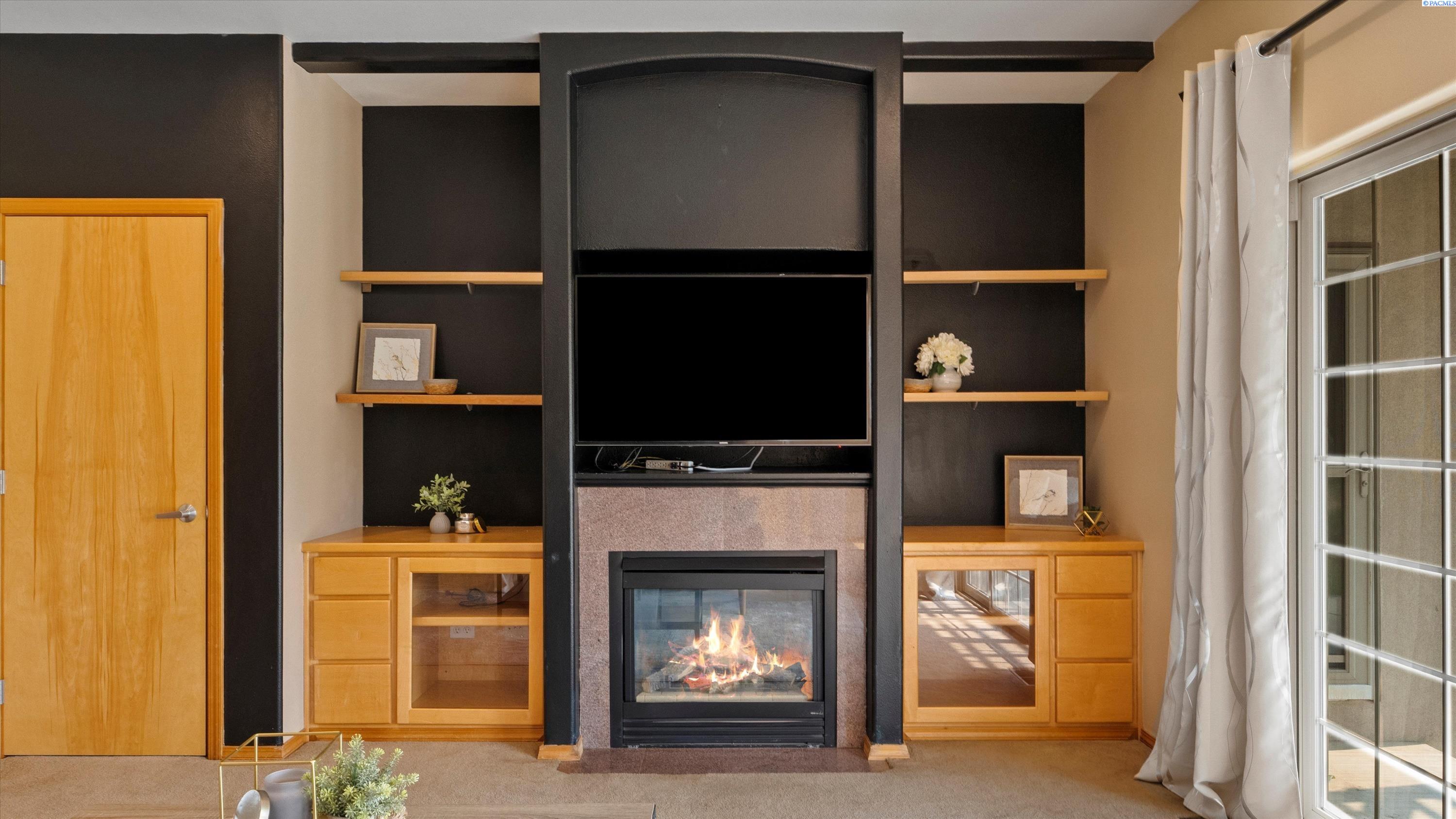 Richland, Washington, 99352, United States, 4 Bedrooms Bedrooms, ,3 BathroomsBathrooms,Residential,For Sale,1940830