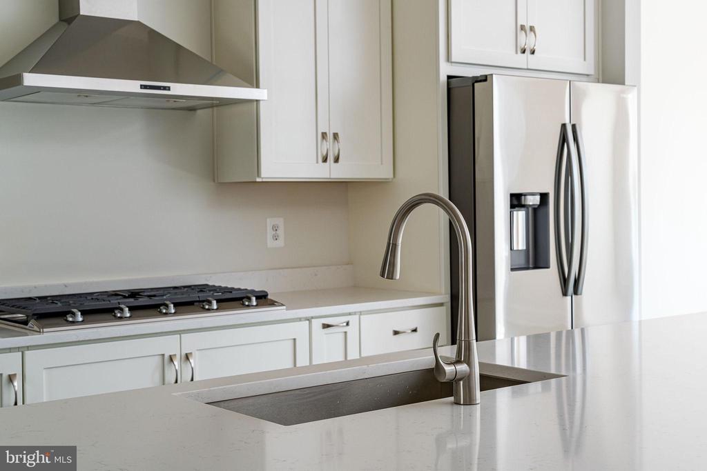 Ashburn, Virginia, 20148, United States, 3 Bedrooms Bedrooms, ,4 BathroomsBathrooms,Residential,For Sale,1975245