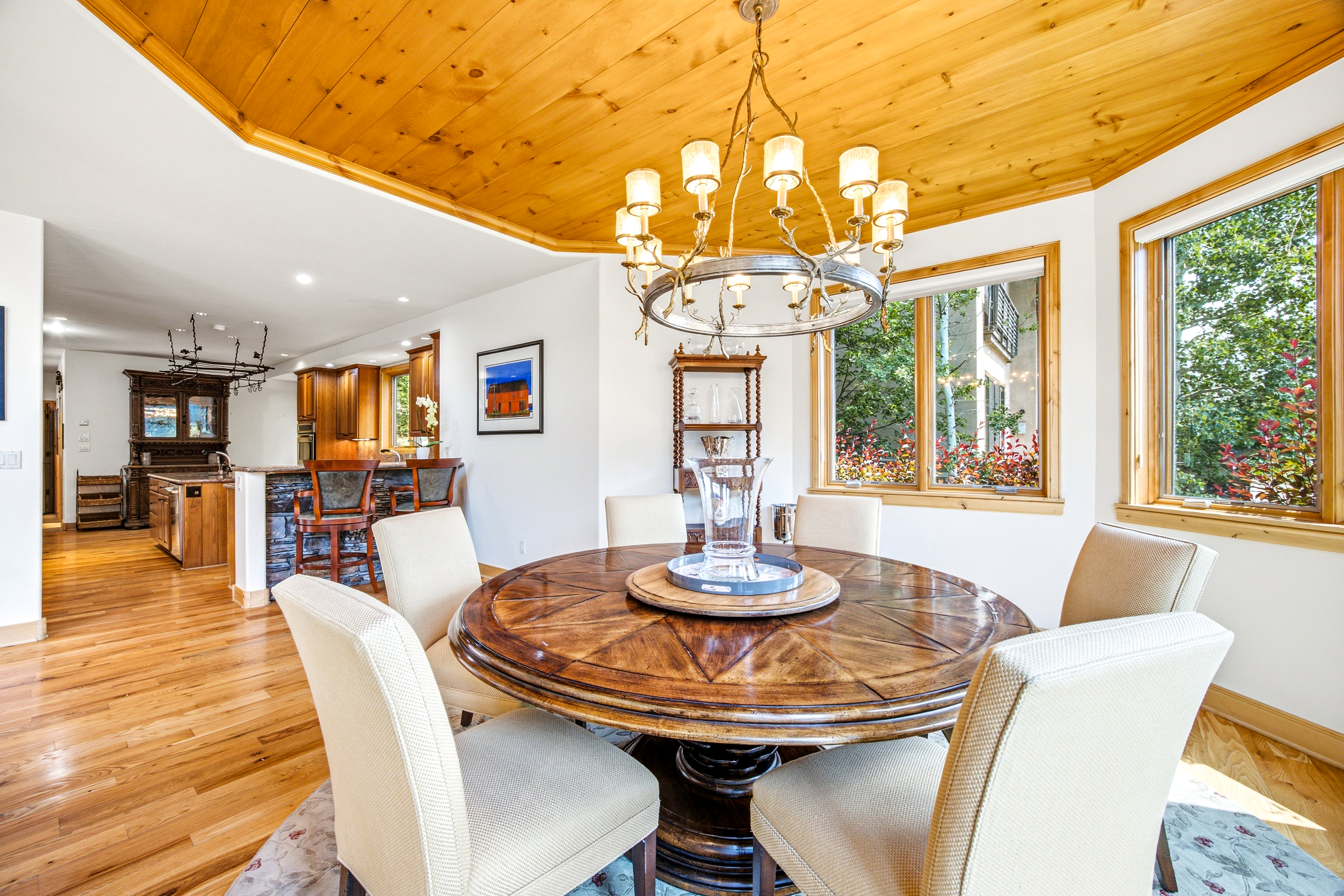  Custom-built, Single-family Home in the Exclusive Grand Traverse Neighborhood - 物件實景