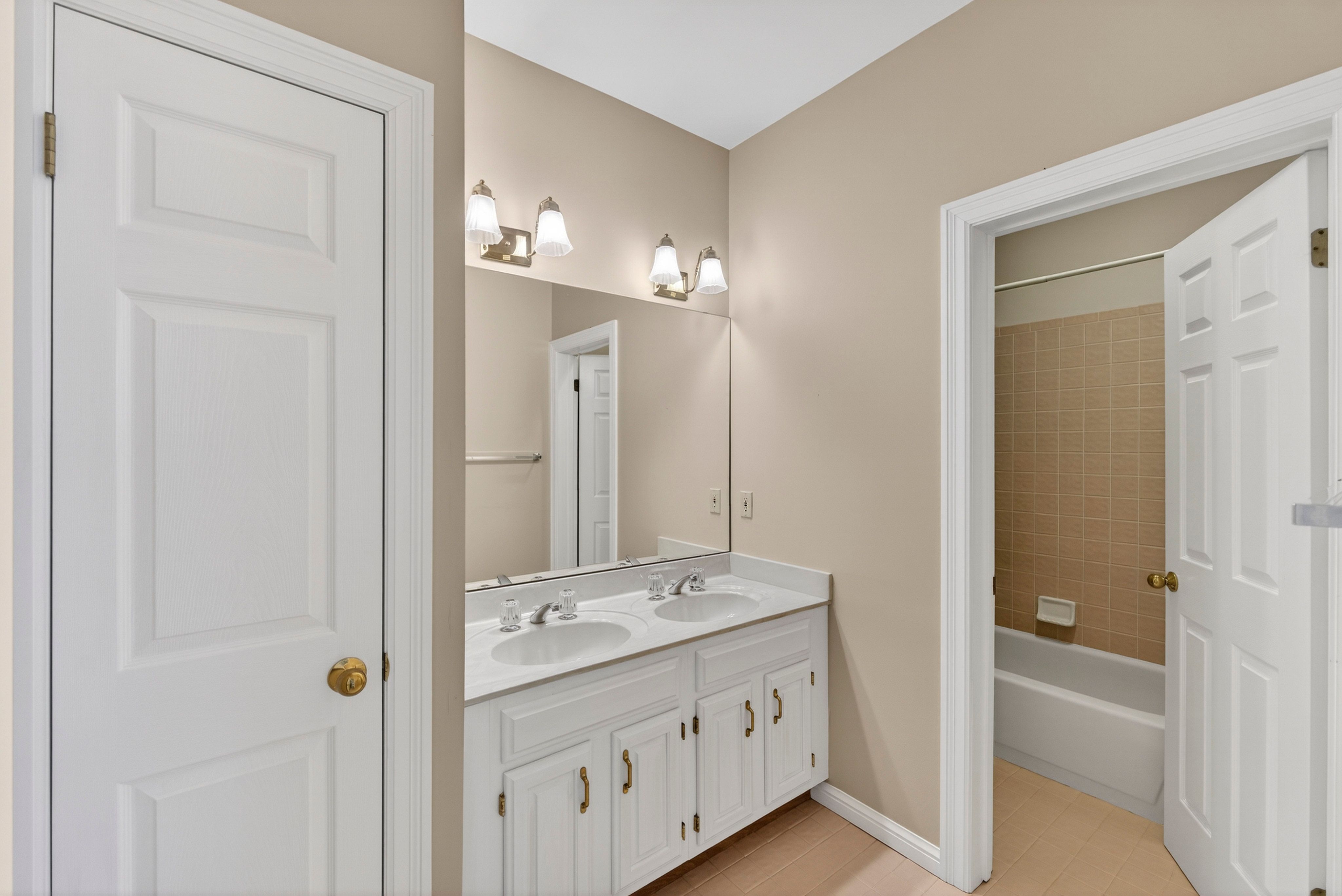  Tucked within the serene, tree-lined enclave of The Forest Subdivision - 物件實景