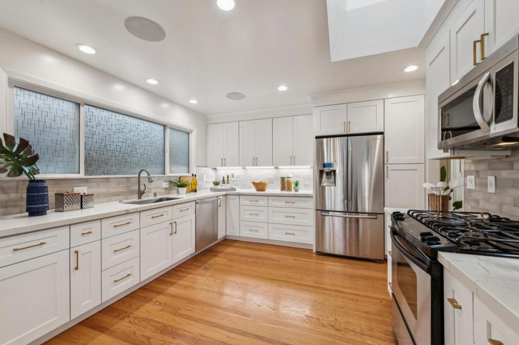 San Francisco, California, 94132, United States, 4 Bedrooms Bedrooms, ,3 BathroomsBathrooms,Residential,For Sale,2005595