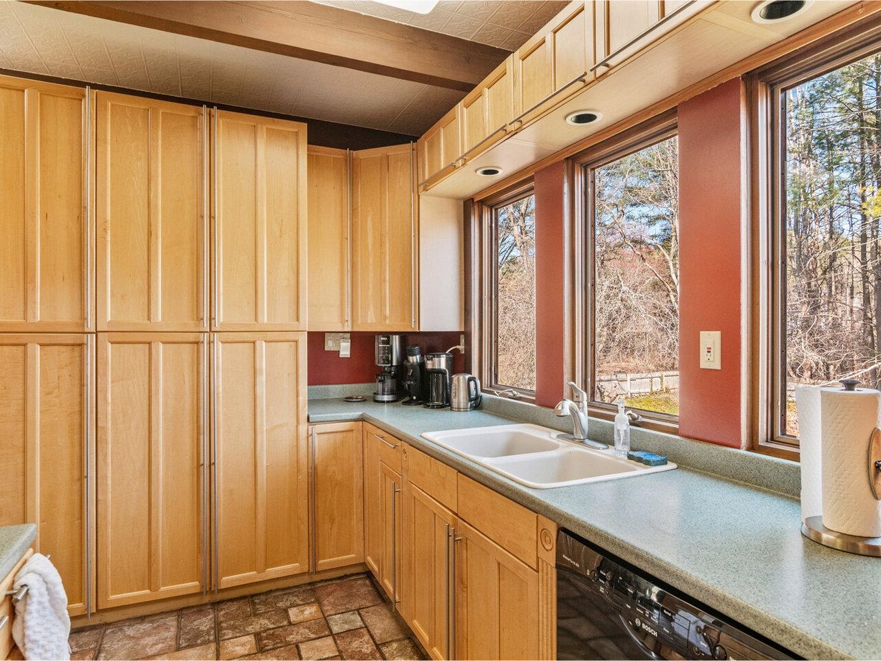 Burlington, Vermont, 05401, United States, 2 Bedrooms Bedrooms, ,3 BathroomsBathrooms,Residential,For Sale,1883018