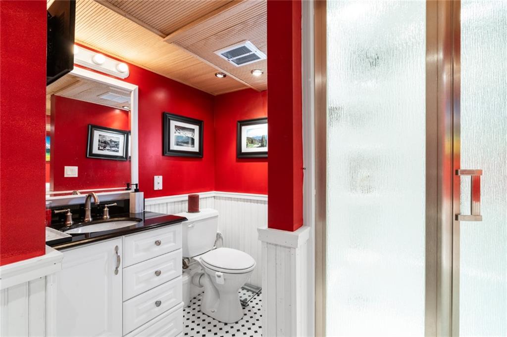 Tiverton, Rhode Island, 02878, United States, 4 Bedrooms Bedrooms, ,3 BathroomsBathrooms,Residential,For Sale,1995441