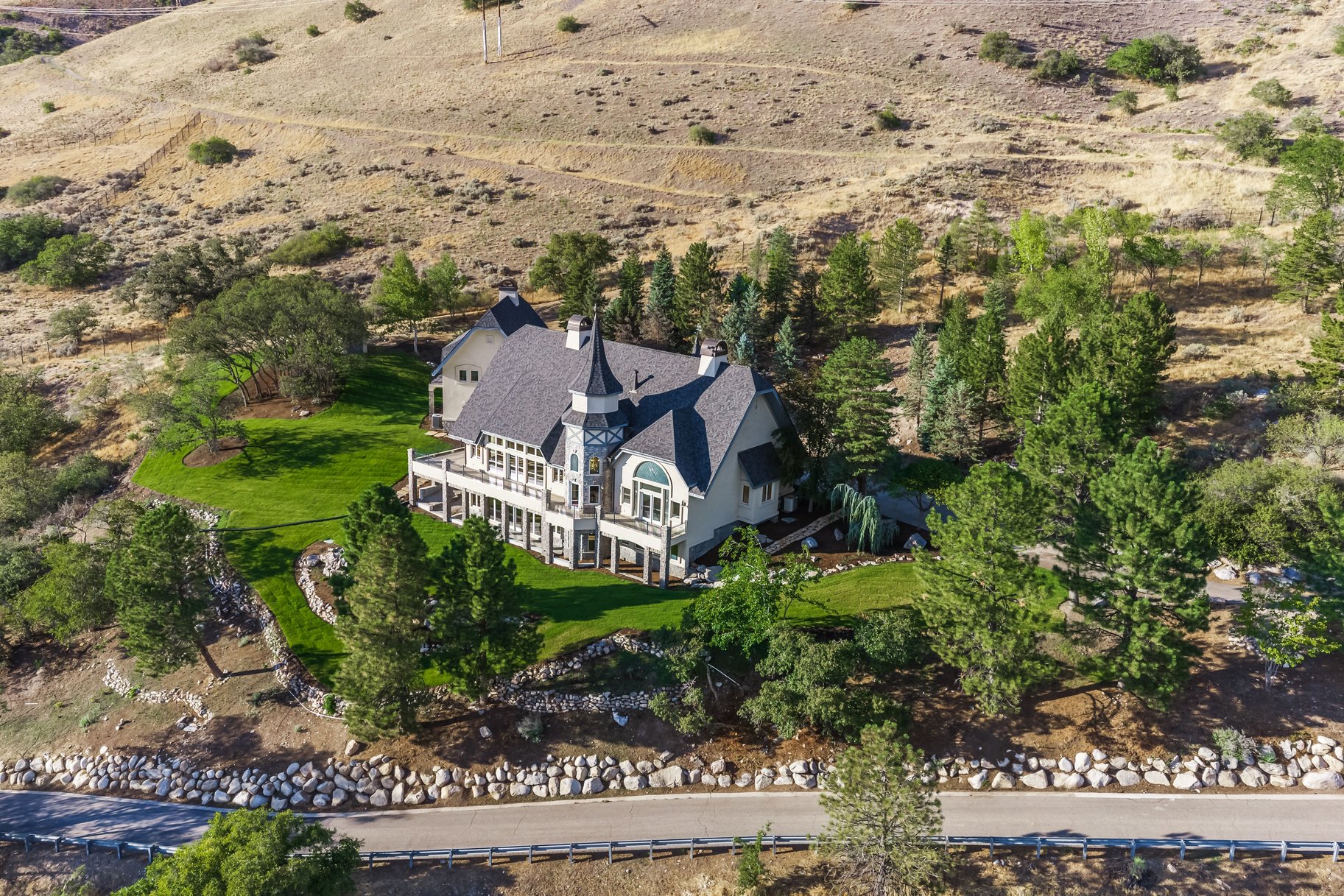  European Estate with Huge Views of the Valley - 物件實景