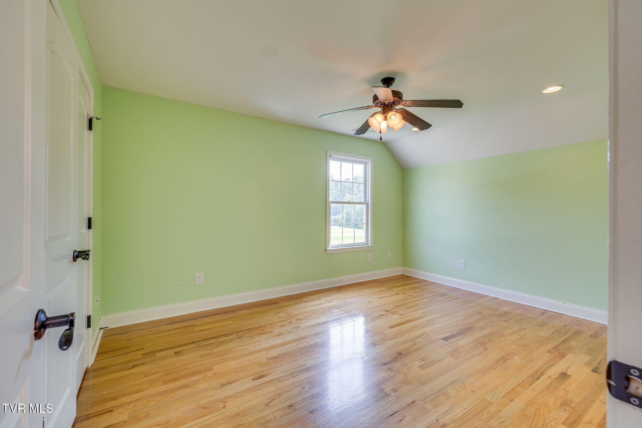 Kingsport, Tennessee, 37660, United States, 3 Bedrooms Bedrooms, ,4 BathroomsBathrooms,Residential,For Sale,1984458