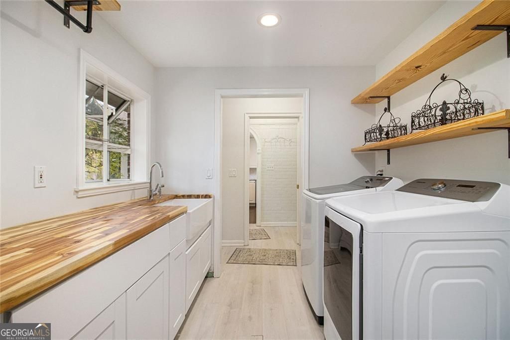 Atlanta, Georgia, 30345, United States, 4 Bedrooms Bedrooms, ,4 BathroomsBathrooms,Residential,For Sale,1929806