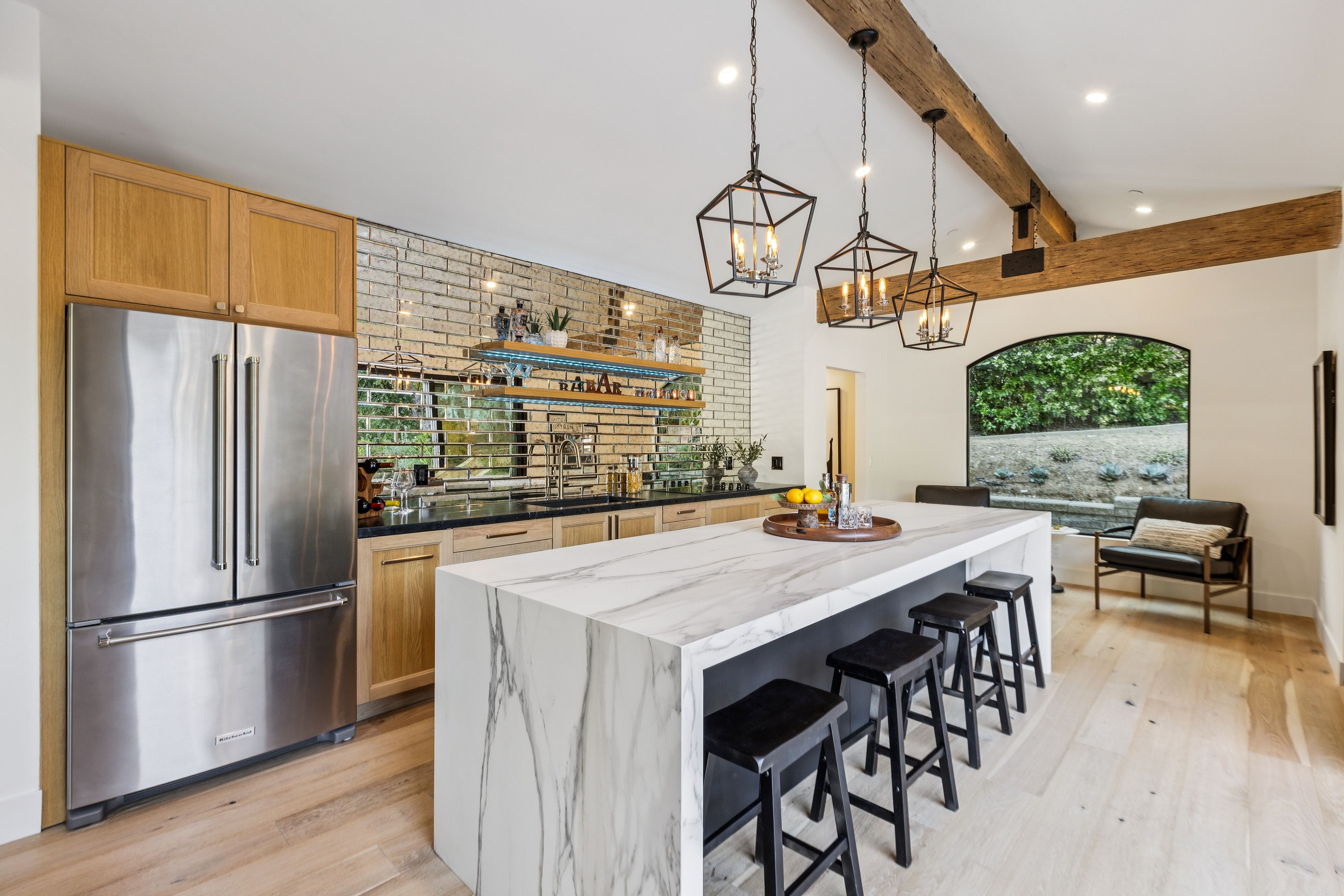  Private Gated Sanctuary With Expansive Outdoor Living - 物件實景