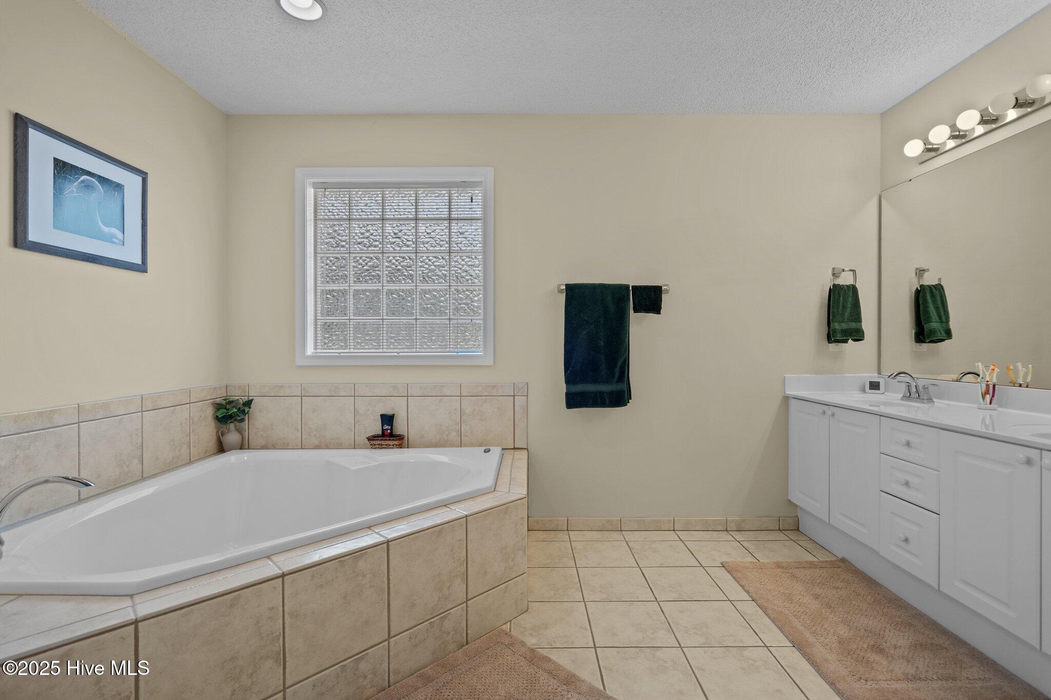 Wilmington, North Carolina, 28411, United States, 4 Bedrooms Bedrooms, ,3 BathroomsBathrooms,Residential,For Sale,1874008