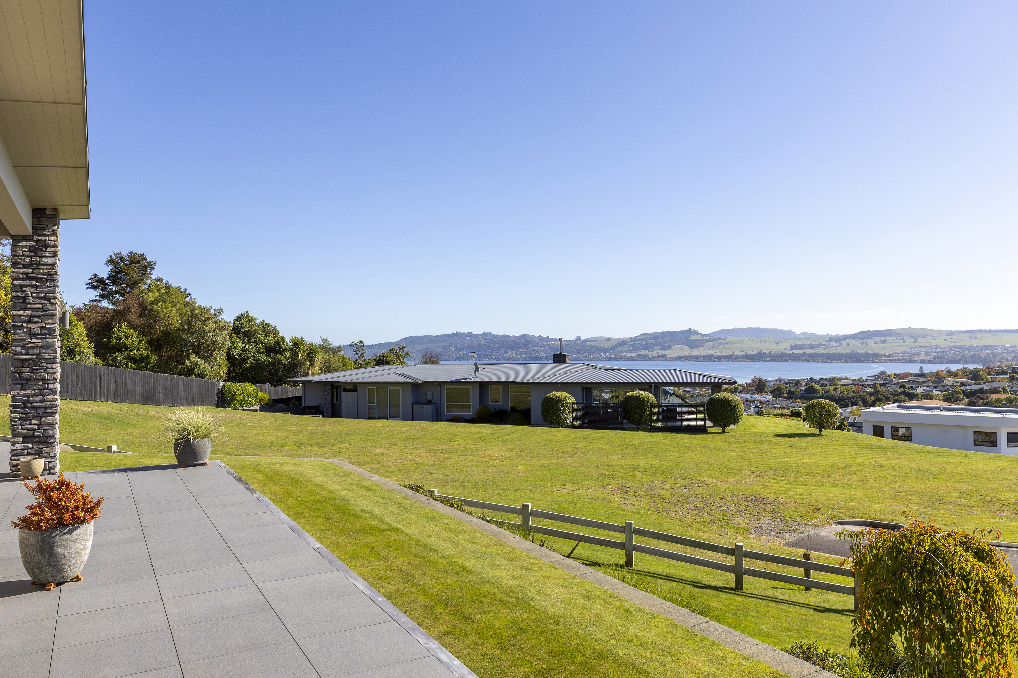  Elevated Living with Lake Taupo Views - 物件實景