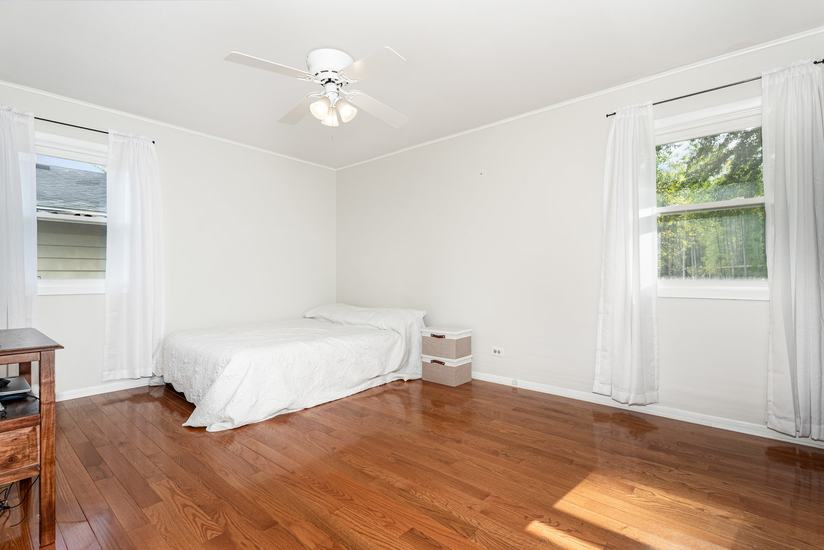 Hoffman Estates, Illinois, 60192, United States, 4 Bedrooms Bedrooms, ,3 BathroomsBathrooms,Residential,For Sale,1961387