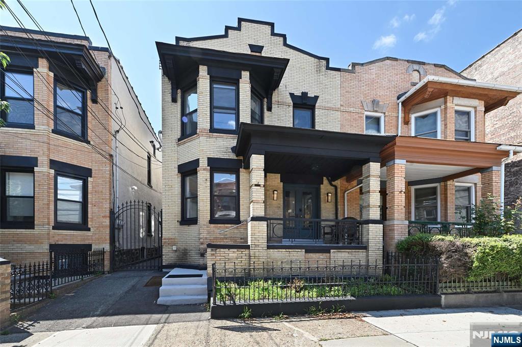 Jersey City, New Jersey, 07306, United States, 9 Bedrooms Bedrooms, ,6 BathroomsBathrooms,Residential,For Sale,1926264