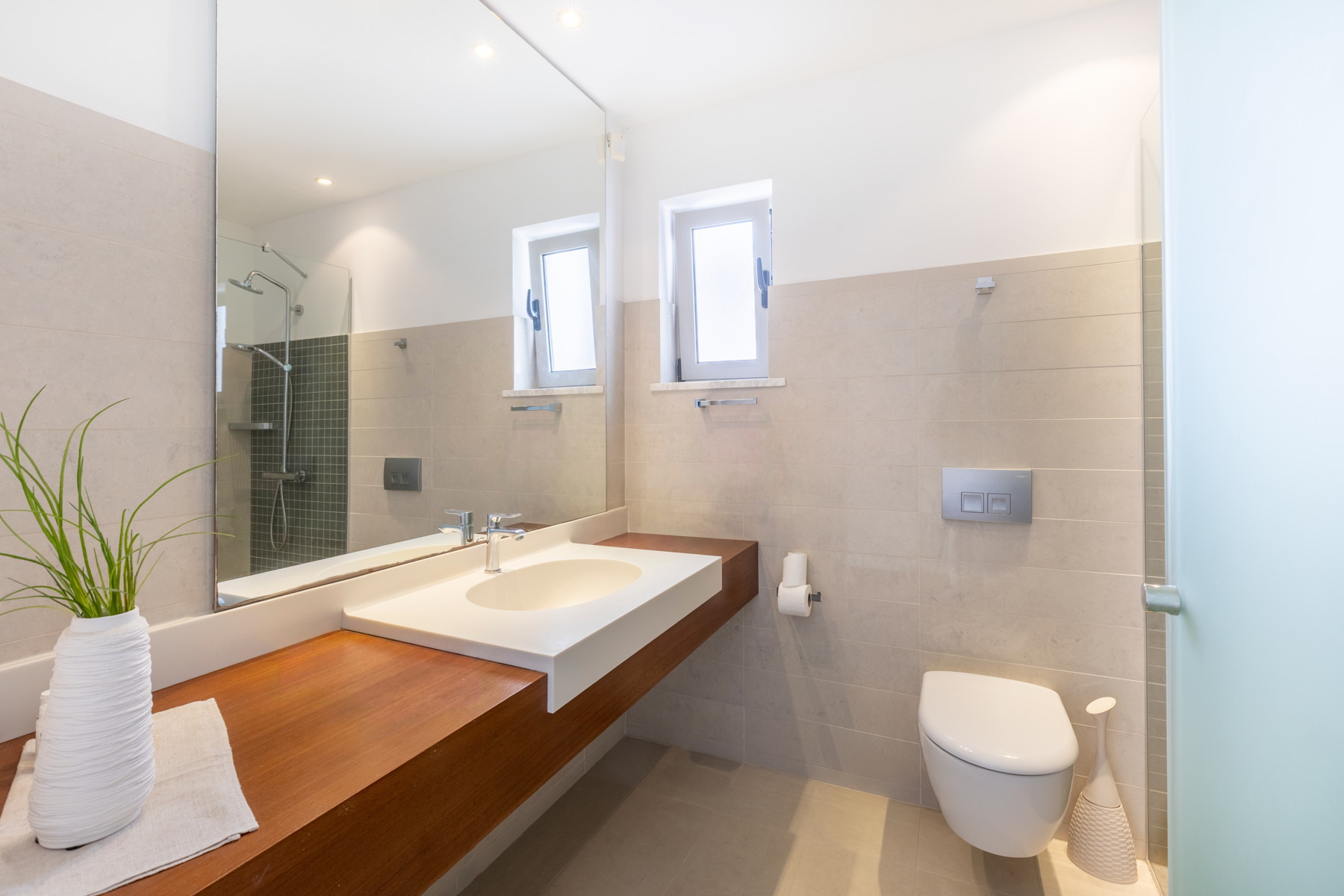  Four-Bedroom Detached Villa with Lift and Roof Garden Steps from the Beach - 物件實景