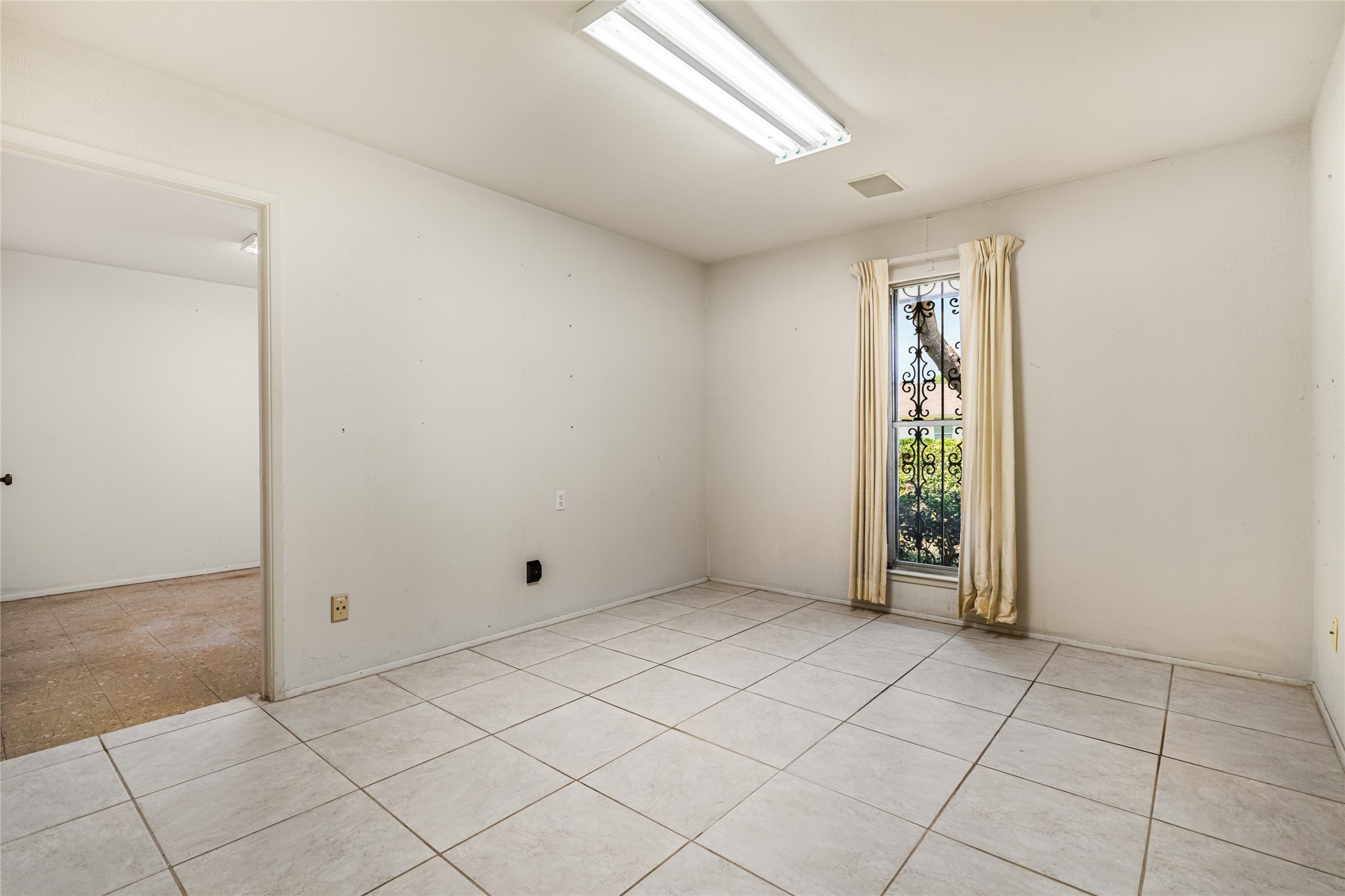 Dallas, Texas, 75244, United States, 4 Bedrooms Bedrooms, ,2 BathroomsBathrooms,Residential,For Sale,1991036