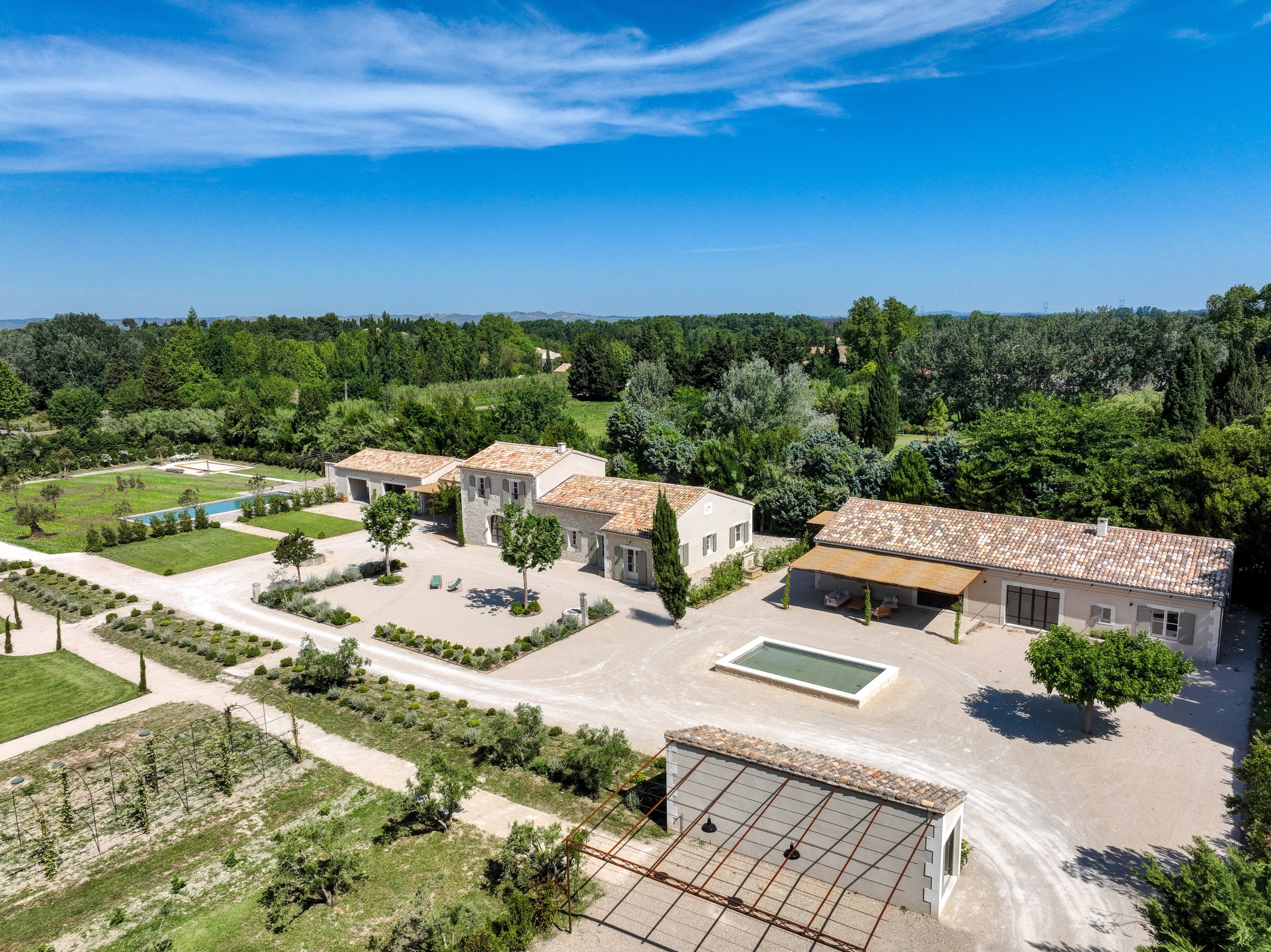  Exclusive listing. Saint Rémy de Provence, superb renovated property located 5 … - 物件實景