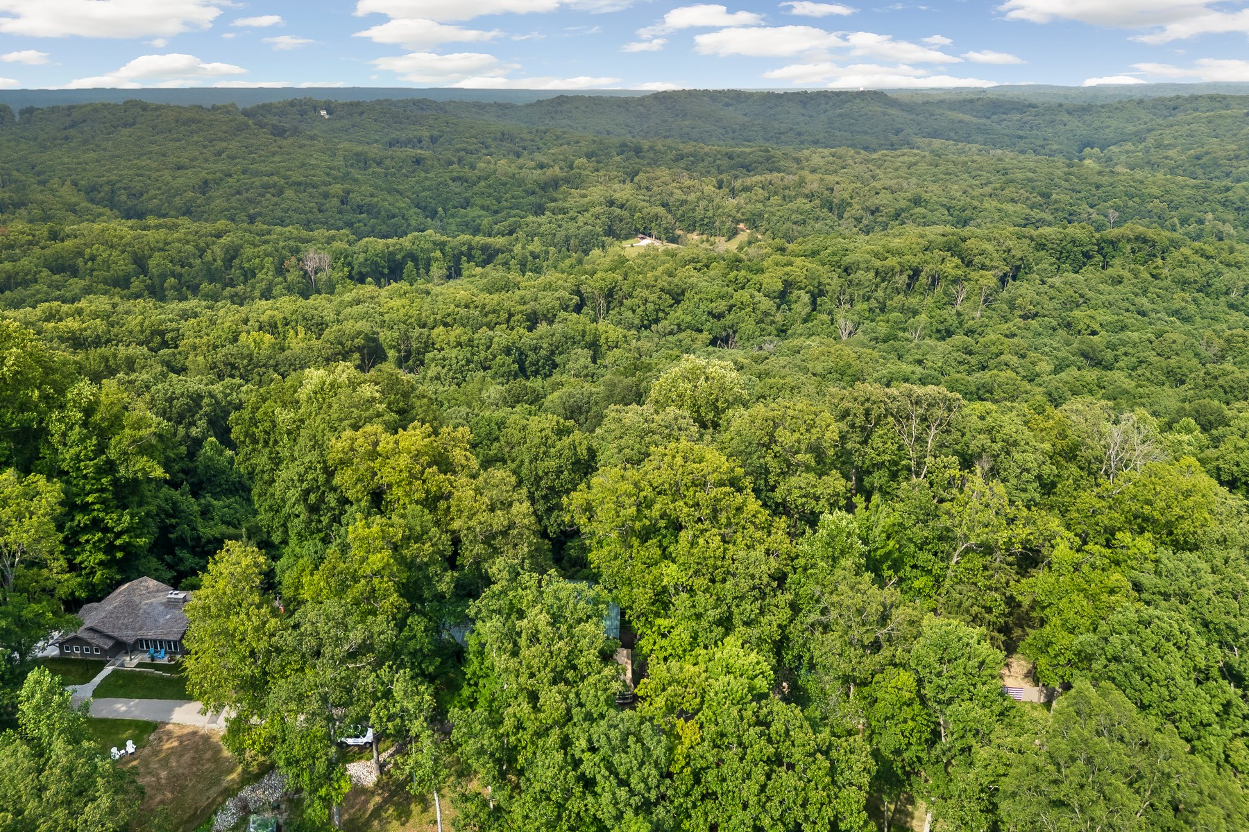  Authentic Log Home with Breathtaking Views of Brown County