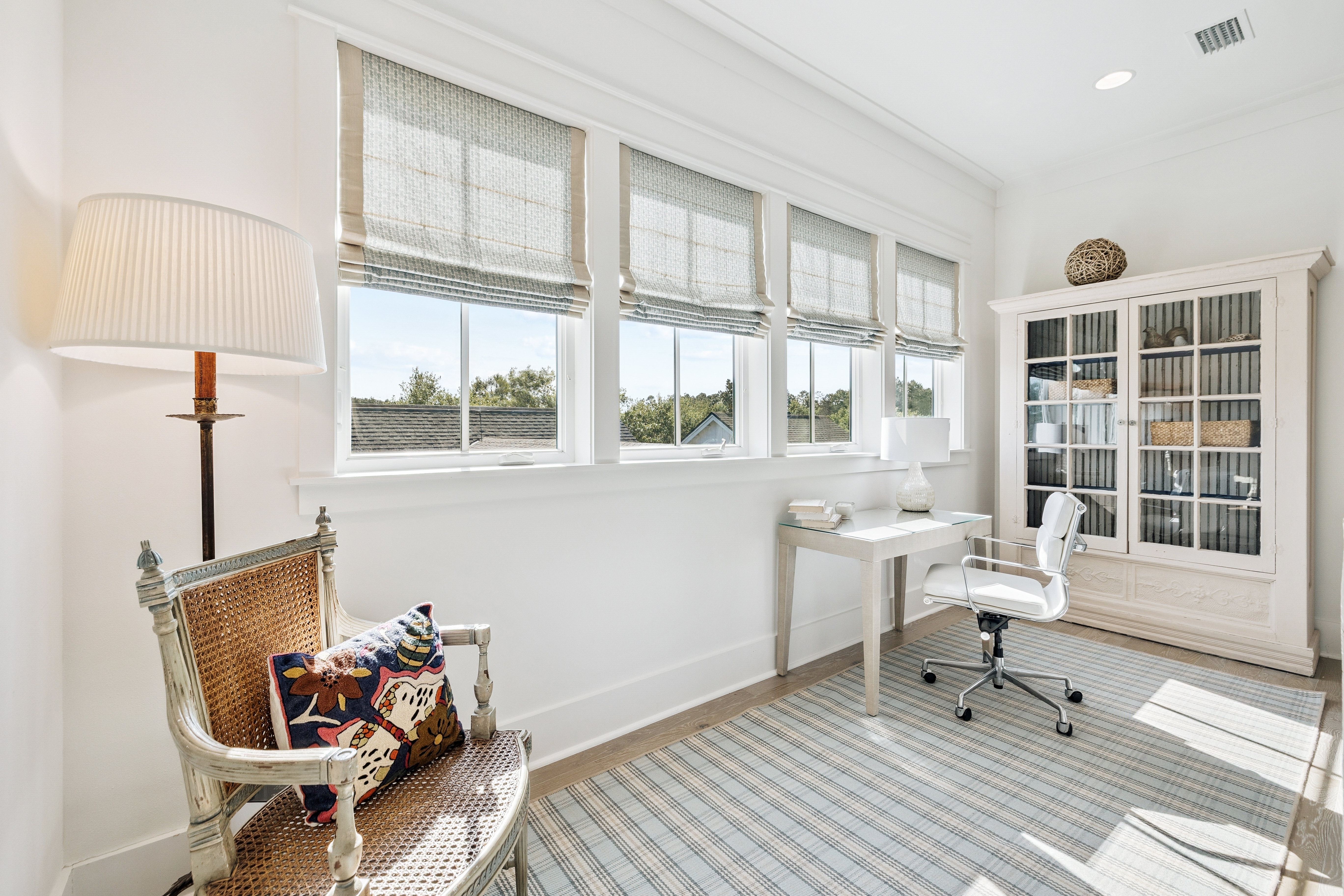  Designer-Furnished Coastal Retreat with Cabana & Outdoor Fireplace - 物件實景