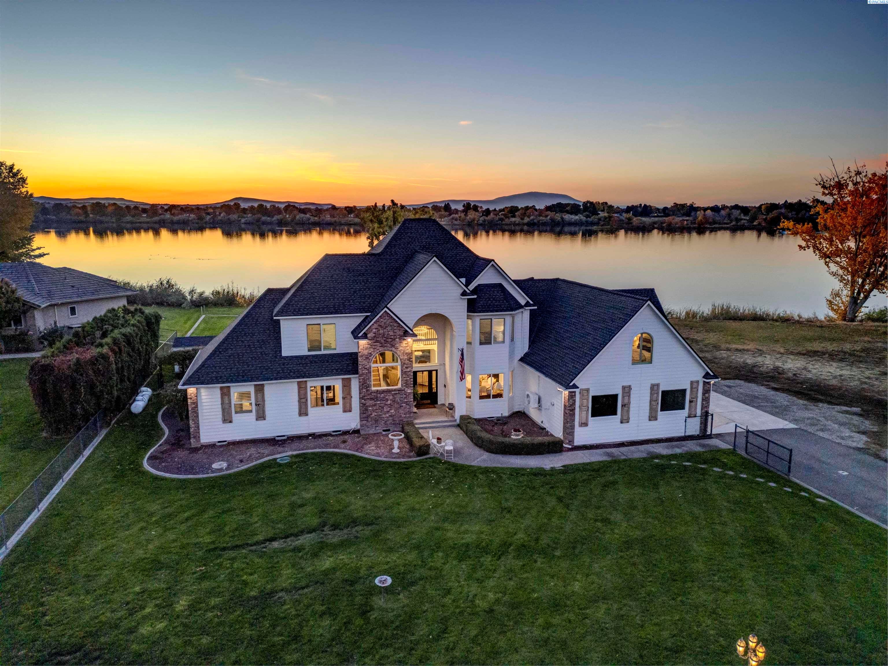 Pasco, Washington, 99301, United States, 4 Bedrooms Bedrooms, ,4 BathroomsBathrooms,Residential,For Sale,1974870