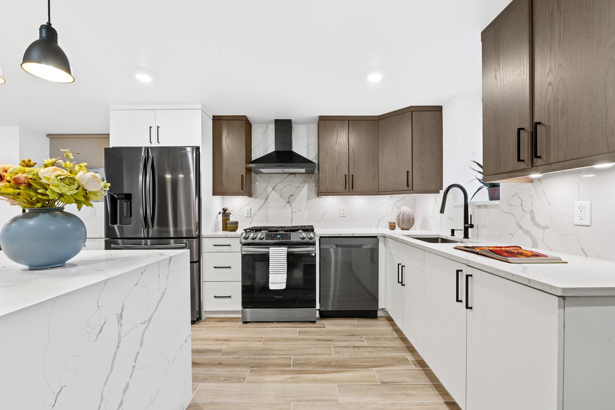 Jersey City, New Jersey, 07307, United States, 3 Bedrooms Bedrooms, ,3 BathroomsBathrooms,Residential,For Sale,1965094