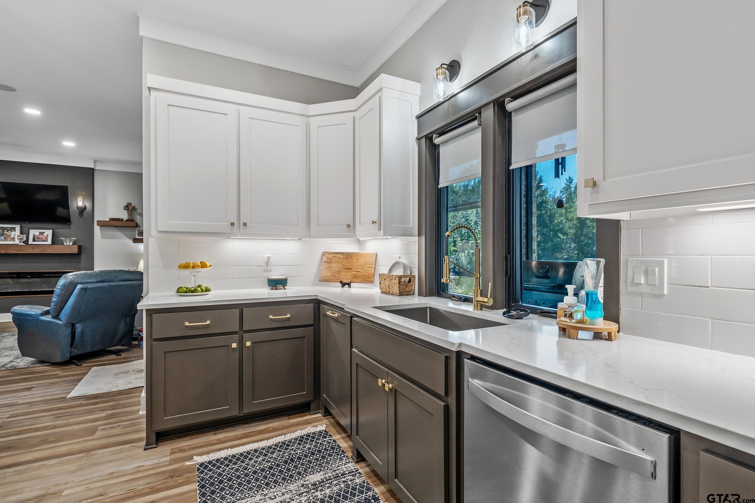 Mineola, Texas, 75773, United States, 3 Bedrooms Bedrooms, ,3 BathroomsBathrooms,Residential,For Sale,1951277