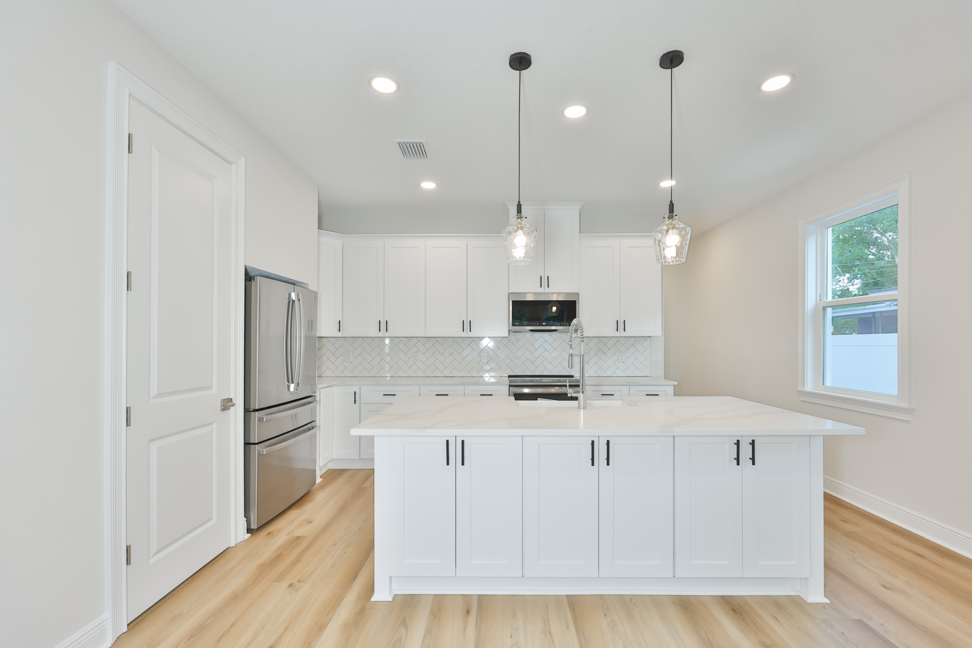 Tampa, Florida, 33607, United States, 3 Bedrooms Bedrooms, ,3 BathroomsBathrooms,Residential,For Sale,2049201