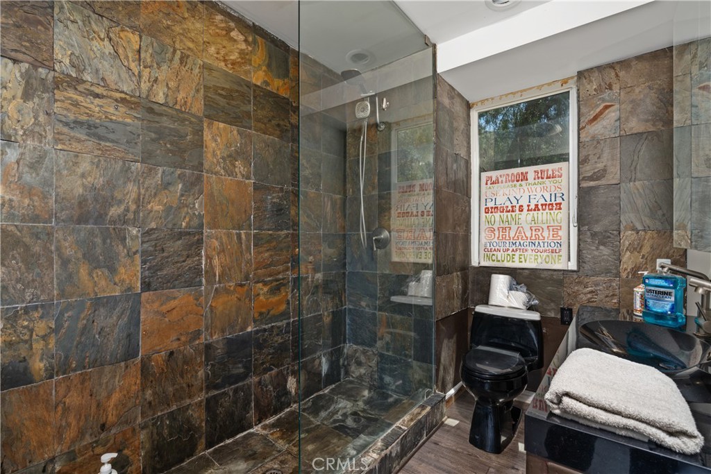 Los Angeles, California, 90068, United States, 2 Bedrooms Bedrooms, ,2 BathroomsBathrooms,Residential,For Sale,1918041