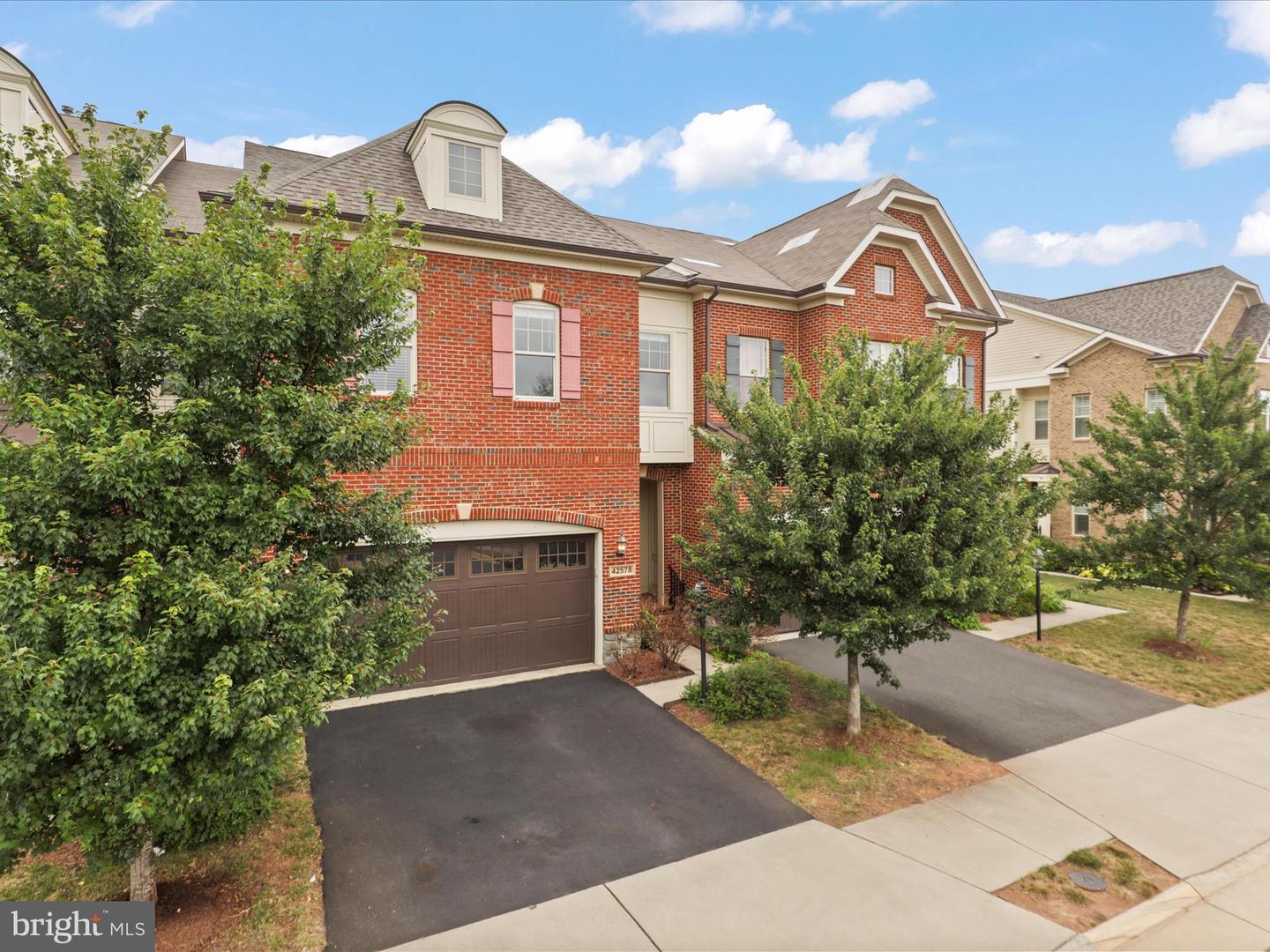 Ashburn, Virginia, 20148, United States, 3 Bedrooms Bedrooms, ,4 BathroomsBathrooms,Residential,For Sale,1918442