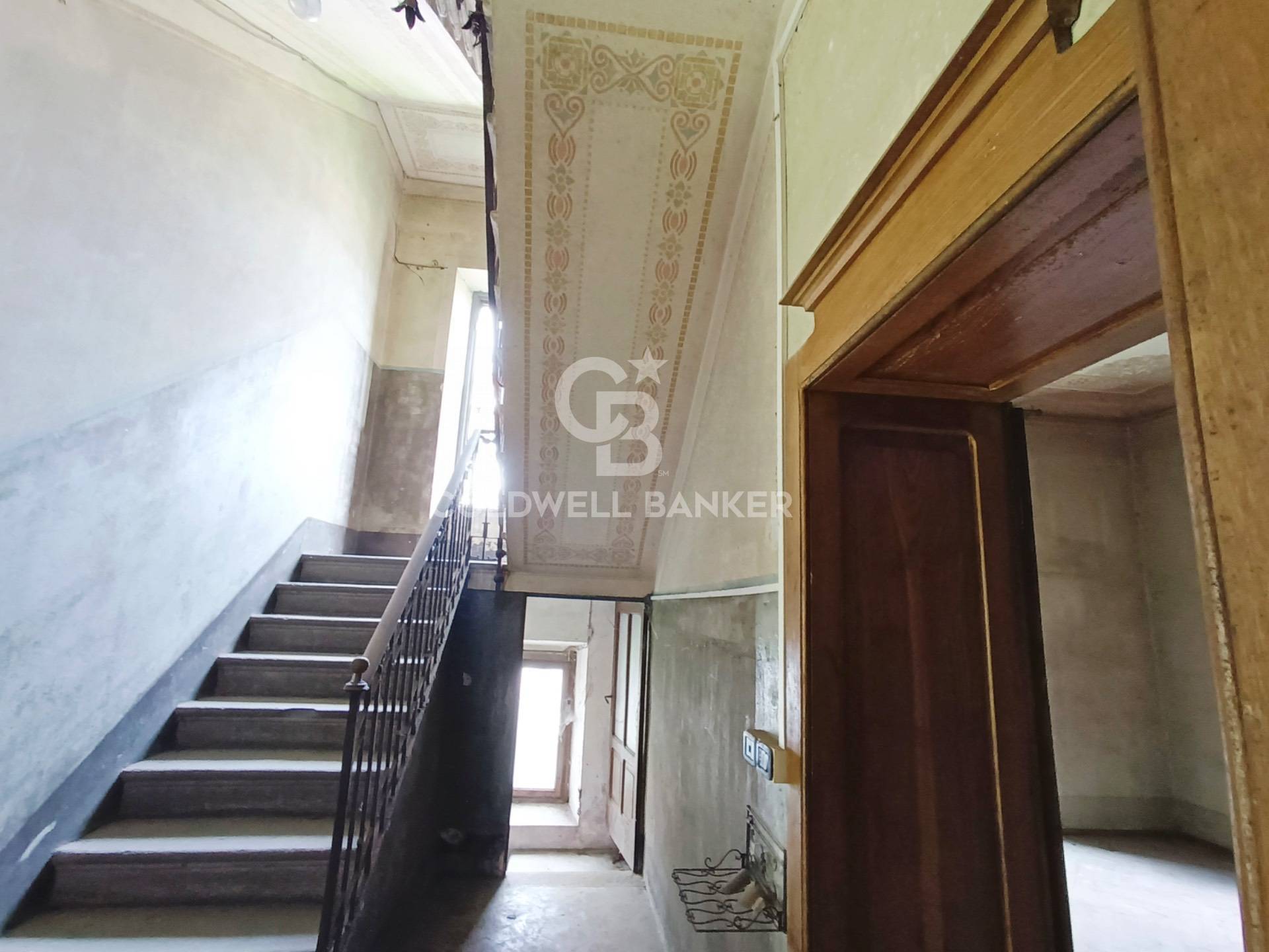 Lovere, Bergamo, 24065, IT, 9 Bedrooms Bedrooms, ,4 BathroomsBathrooms,Residential,For Sale,1796292