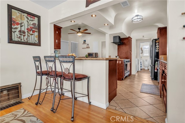 Huntington Park, California, 90255, United States, 4 Bedrooms Bedrooms, ,Residential,For Sale,1987109