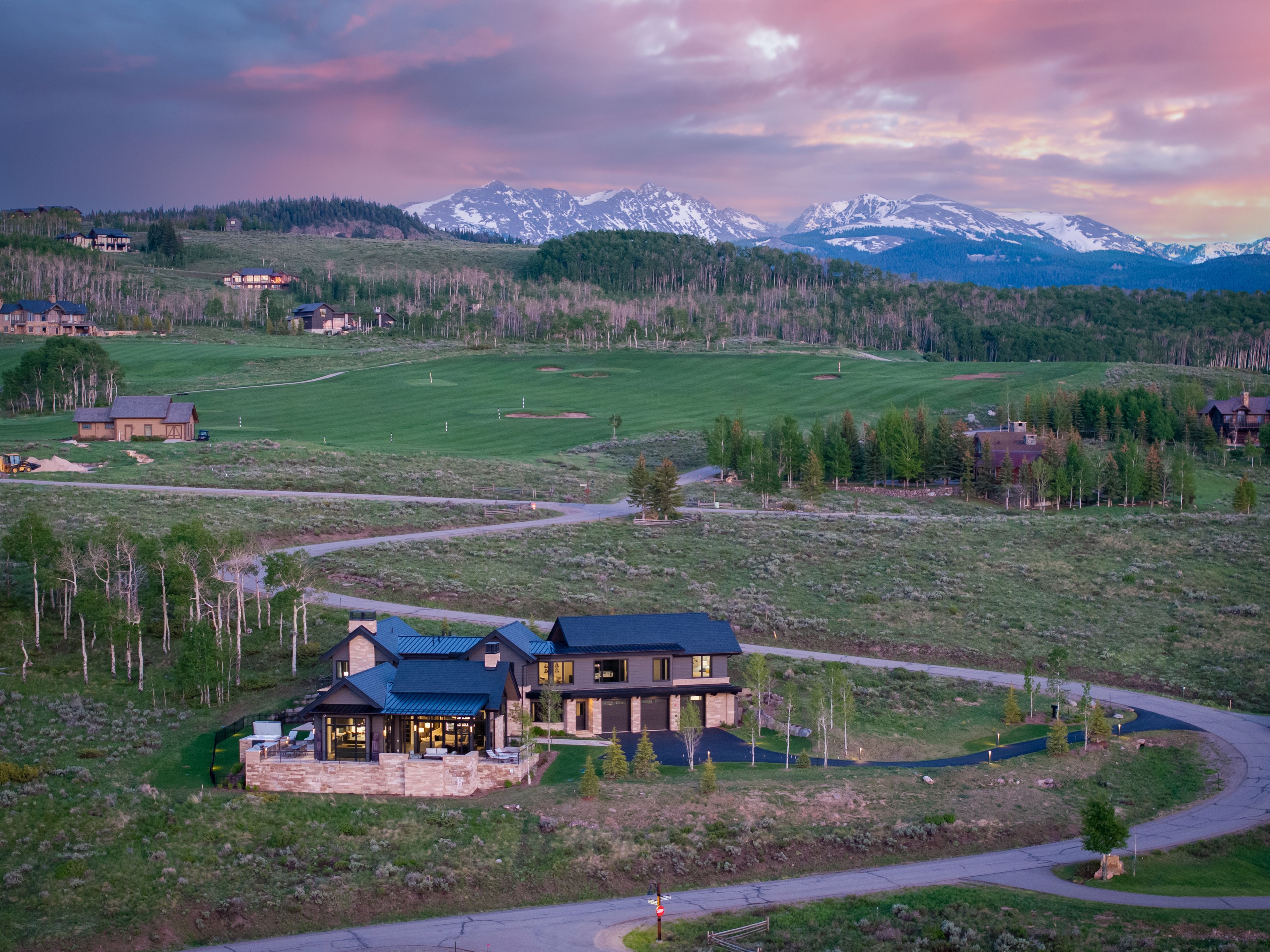  Designed to Embrace Both Grand Entertaining and Everyday Mountain Living - 物件實景