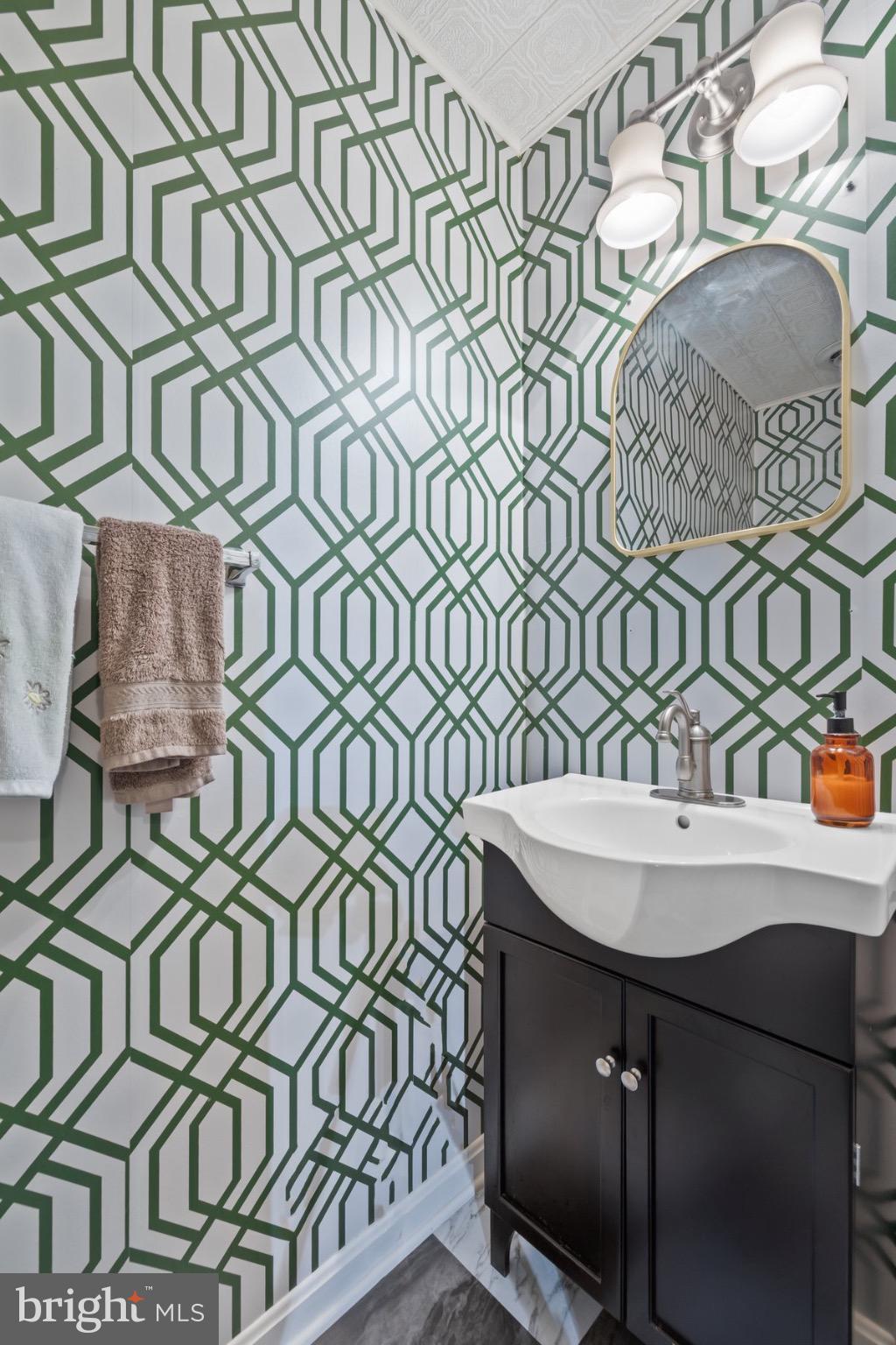 Centreville, Virginia, 20121, United States, 3 Bedrooms Bedrooms, ,4 BathroomsBathrooms,Residential,For Sale,1974352