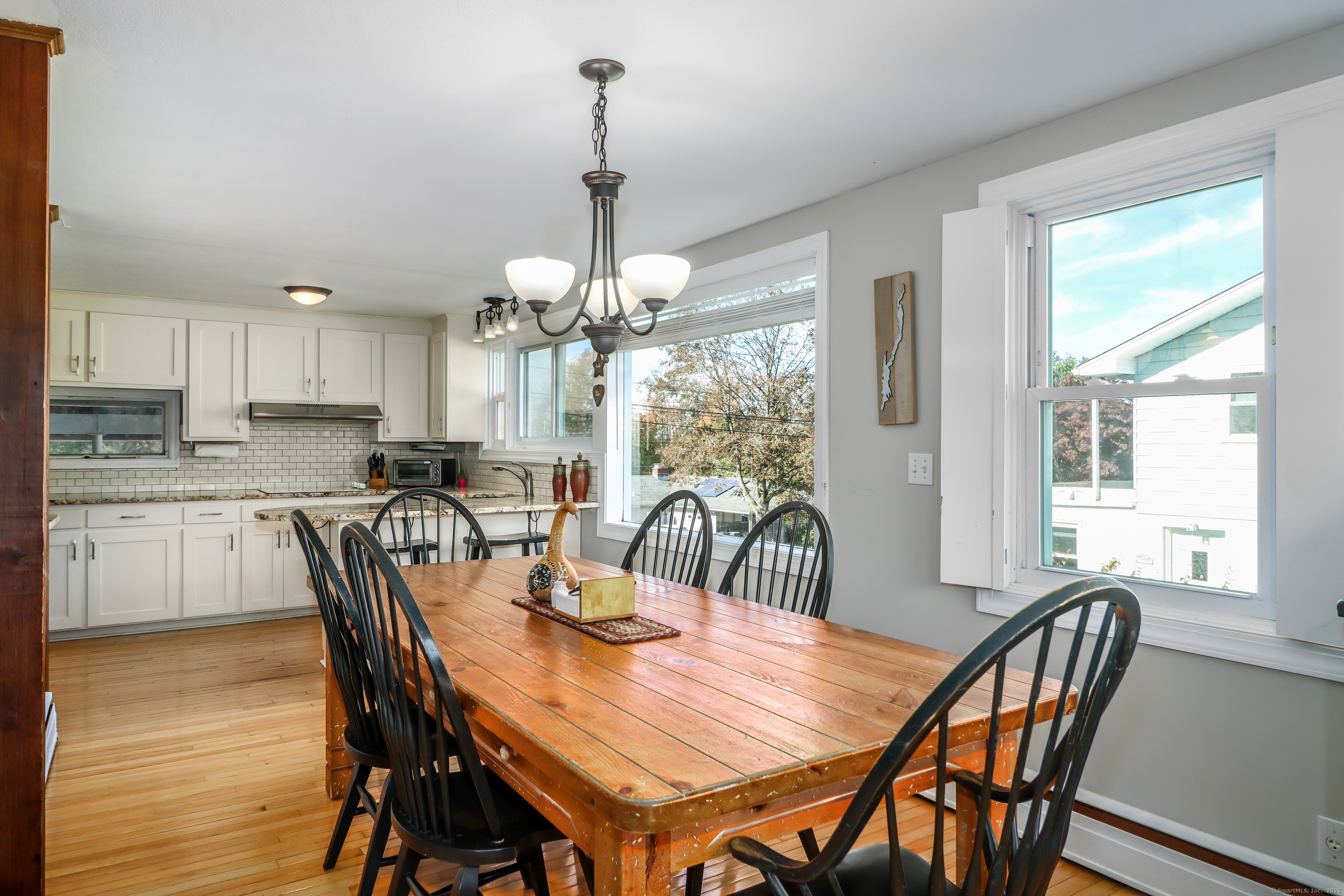 Milford, Connecticut, 06460, United States, 3 Bedrooms Bedrooms, ,2 BathroomsBathrooms,Residential,For Sale,1969052