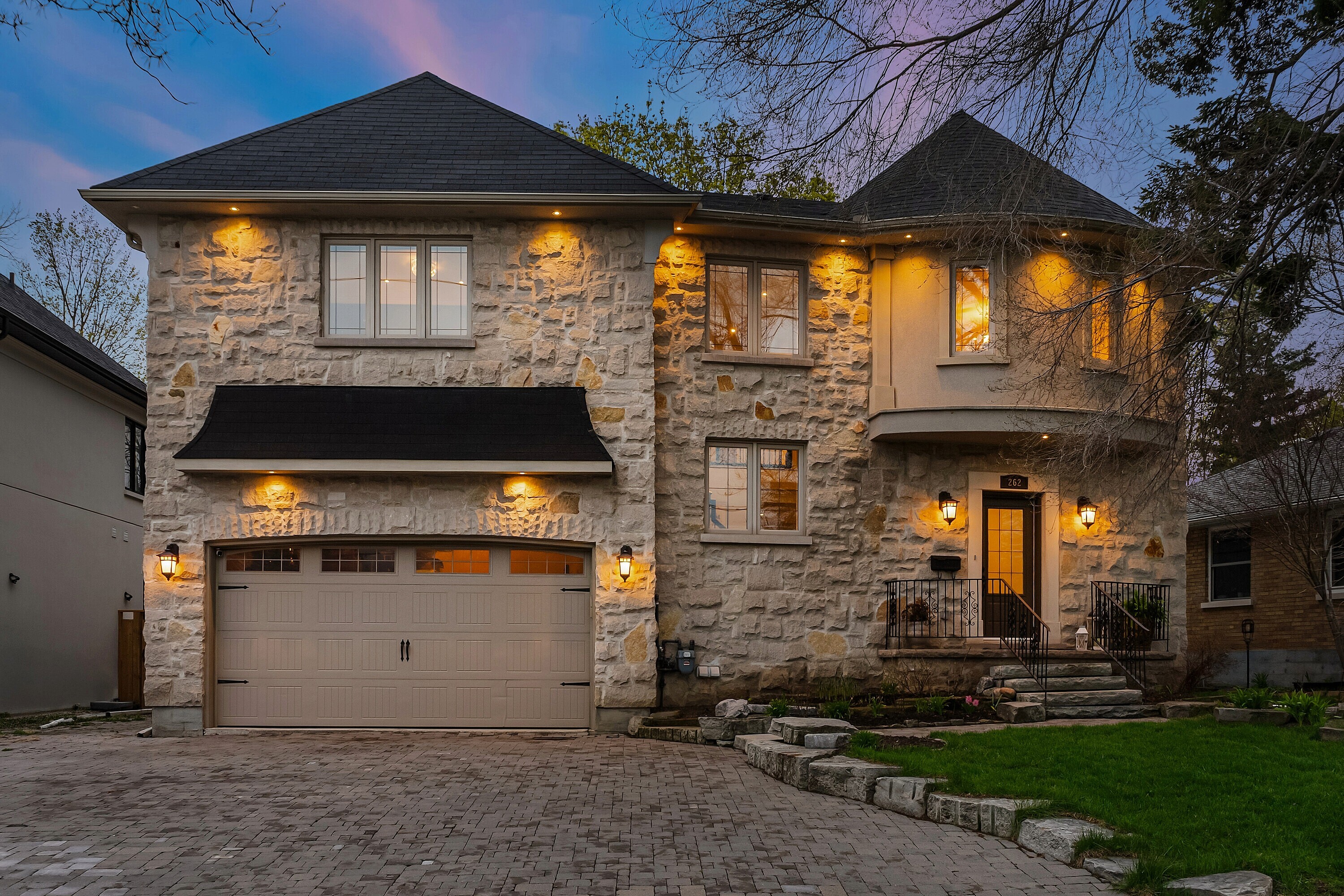  Beautiful Custom-Built Home - 物件實景