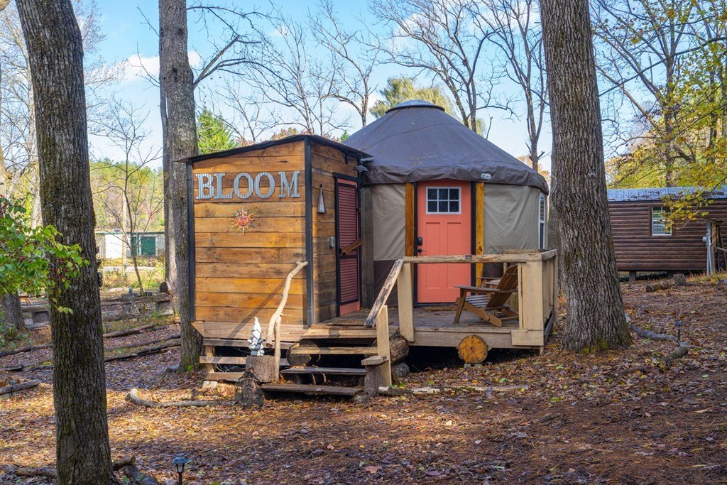 Brasstown, North Carolina, 28902, United States, 3 Bedrooms Bedrooms, ,3 BathroomsBathrooms,Residential,For Sale,1986118