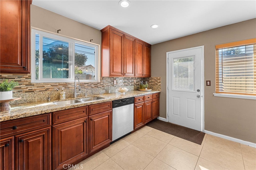 Redlands, California, 92374, United States, 4 Bedrooms Bedrooms, ,2 BathroomsBathrooms,Residential,For Sale,1987095