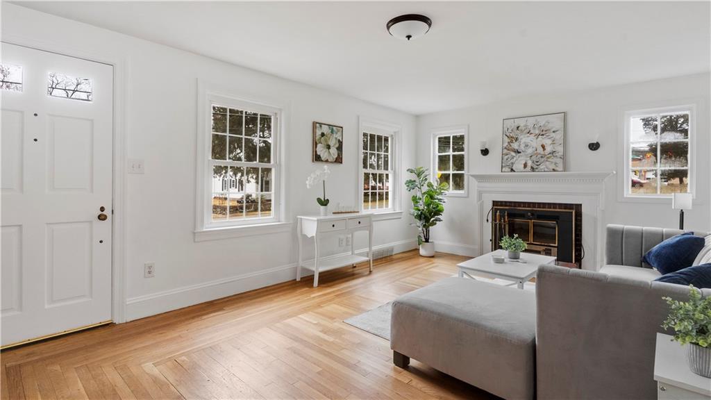 Johnston, Rhode Island, 02919, United States, 3 Bedrooms Bedrooms, ,2 BathroomsBathrooms,Residential,For Sale,2008507